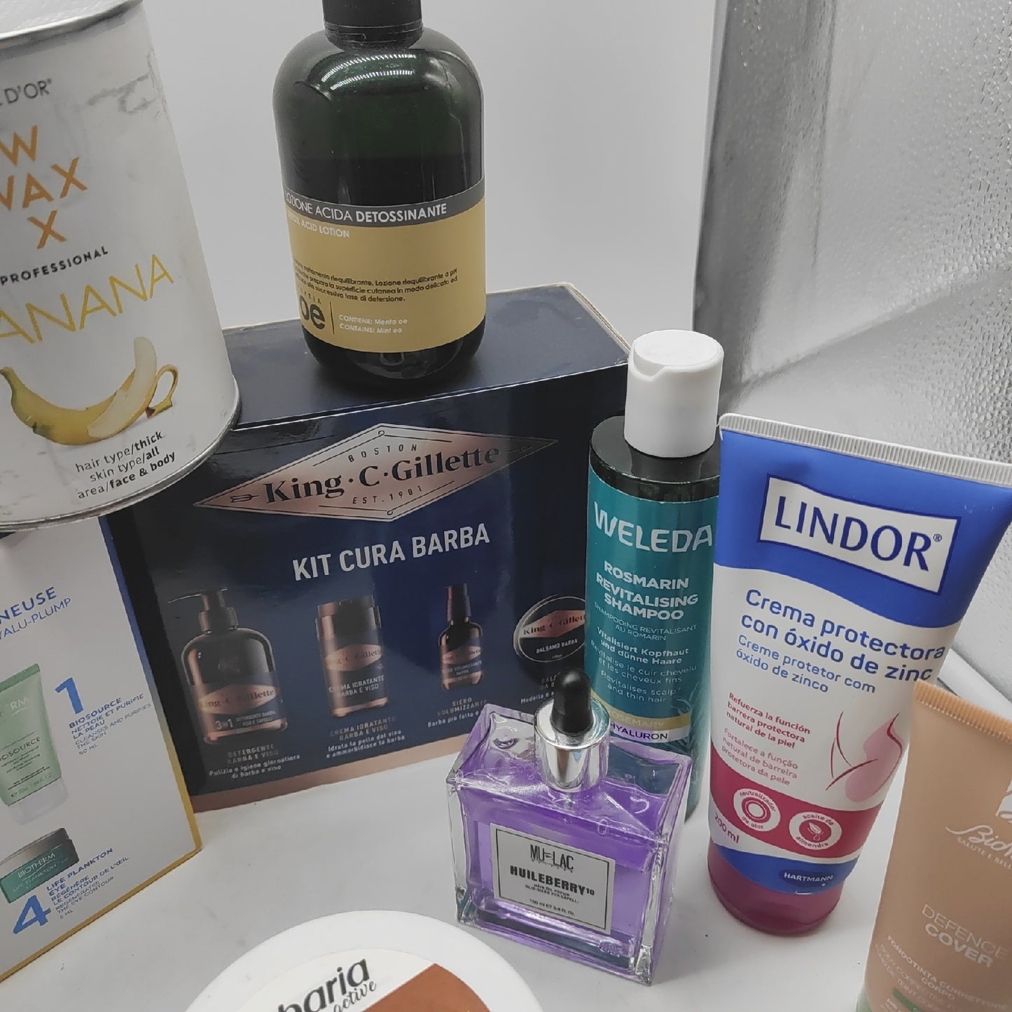Drogerie Creme Beauty Tuben geöffnete Kosmetik