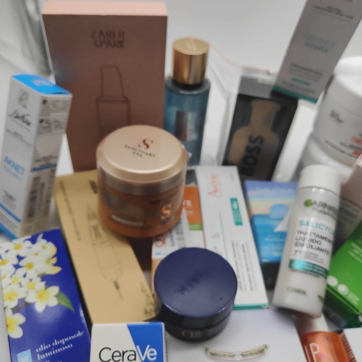 großes Paket Körperpflege Creme Gesichtscreme Pflegeinsturmente Lotion Parfüm