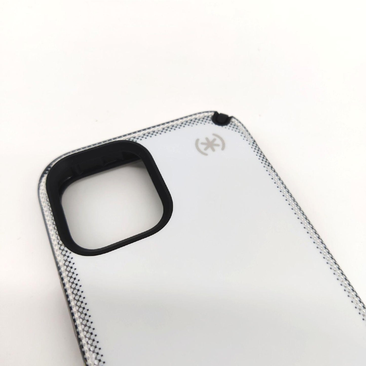 Speck Schutzhülle Handyhüllen Zubehör iPhone 12 Schutzcover robust modern