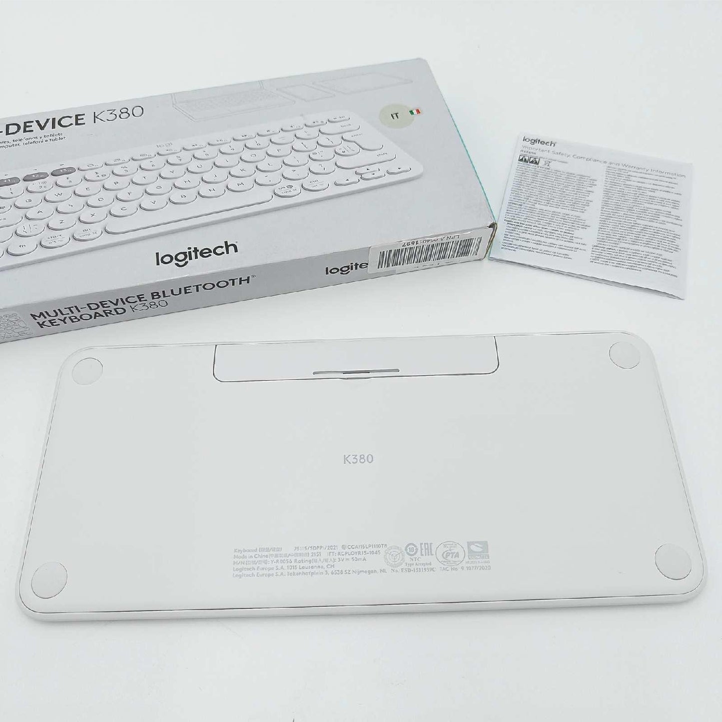 Logitech K380 Kabellose Bluetooth-Tastatur, Multi-Device und Easy-Switch Feature, Windows und Apple-Shortcuts, PC/Mac/Tablet/Handy/Apple iOS+TV, Italienisches QWERTY-Layout - Weiß