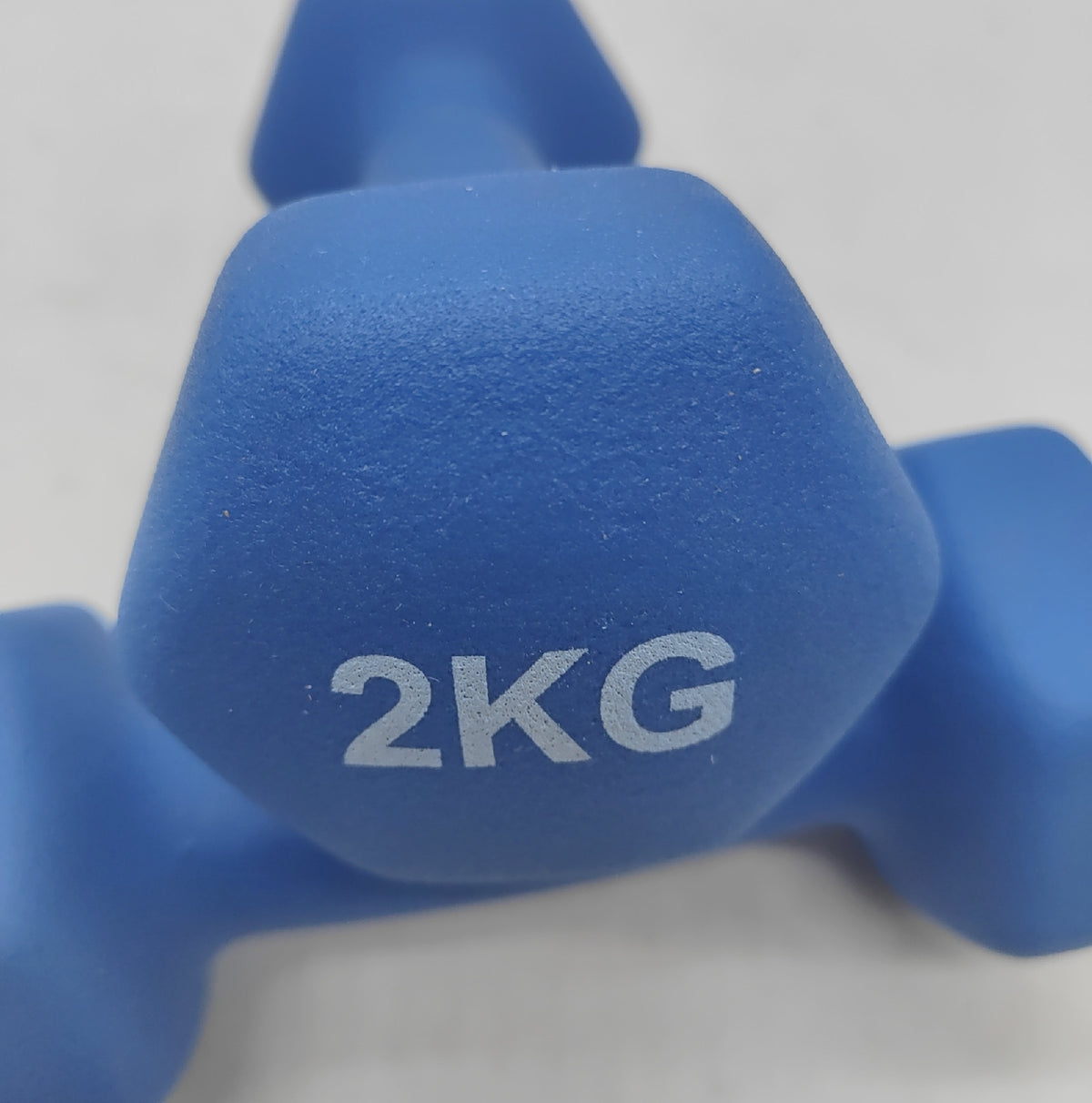 Amazon Basics Neopren Hanteln Gewichte 2er Set 2x2 kg sechseckig Türkis für Krafttraining Fitnesskurse