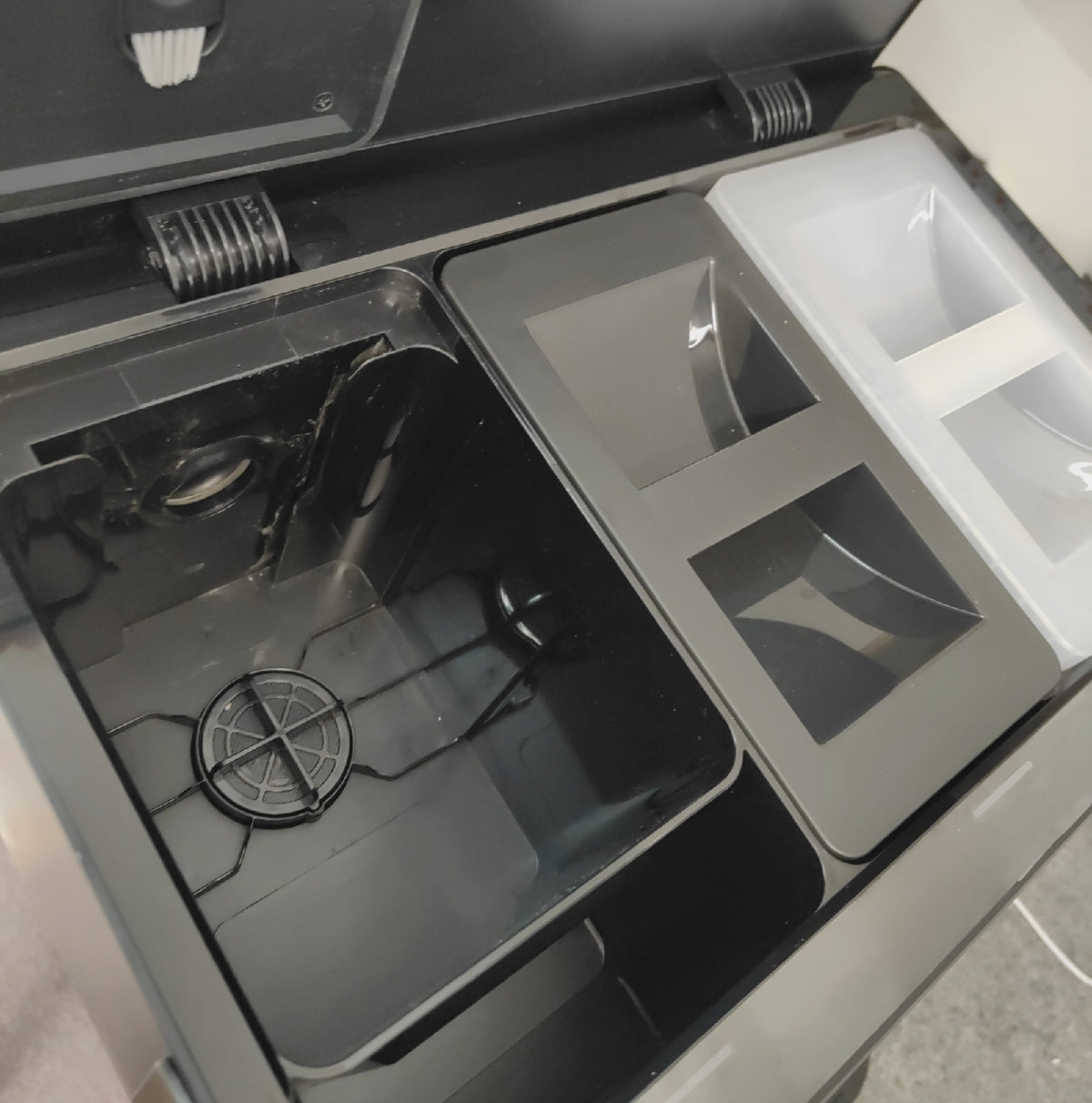 iRobot Roomba Max 705 Saugroboter PowerSpin Wischrolle ohne Zubehör