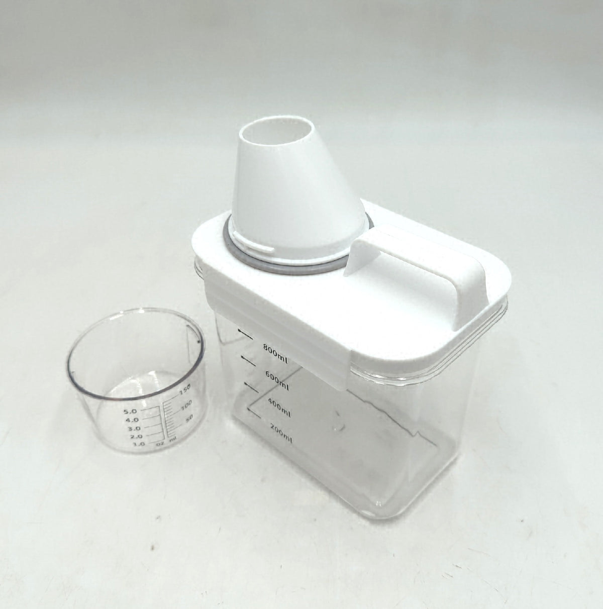 JJWUYUE 1100ML luftdichter Waschmittelspender mit Messbecher zur dosierten Waschpulverabgabe