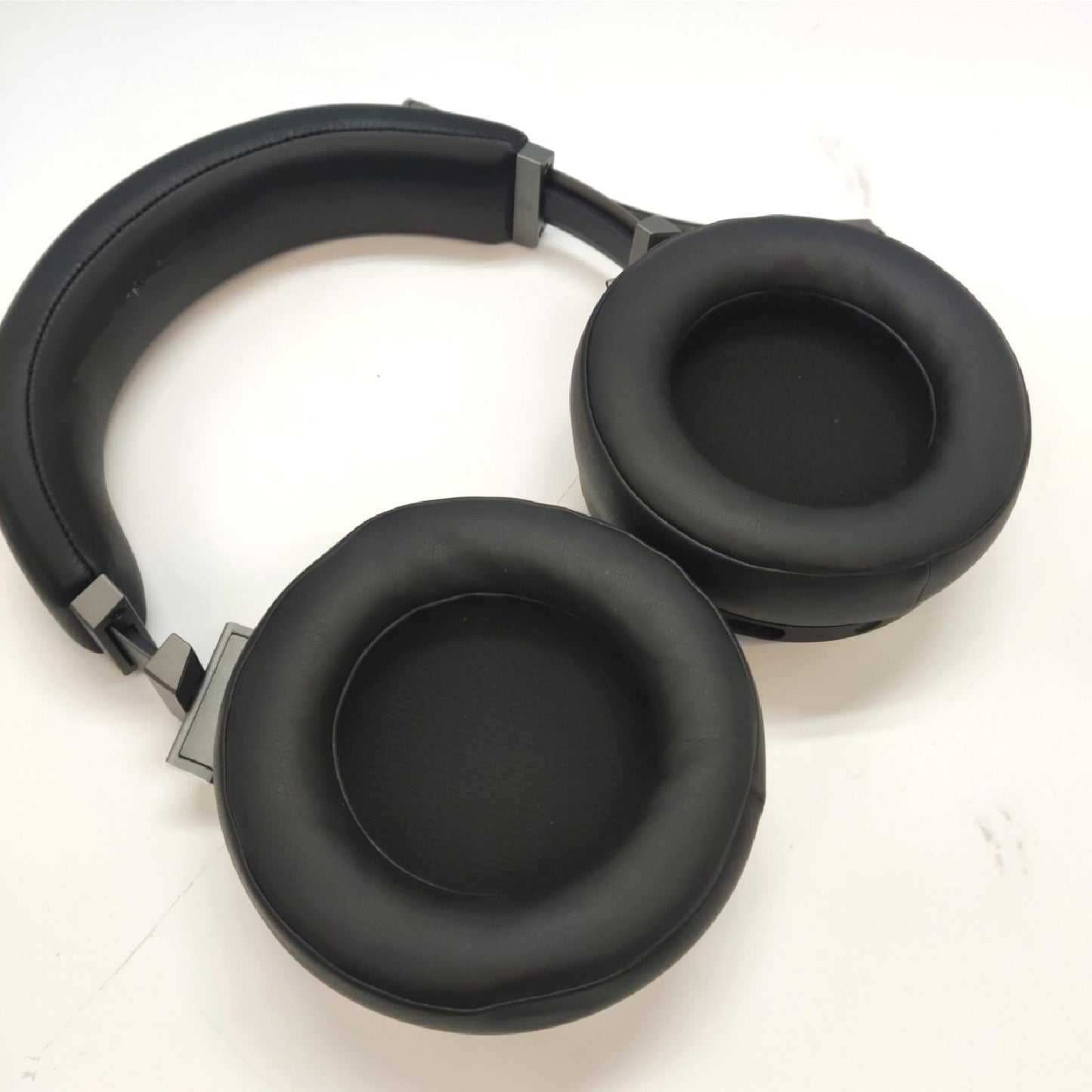 Corsair Virtuoso RGB Wireless SE Gaming Headset ohne Dongle Ladekabel Defekt Leder Besch