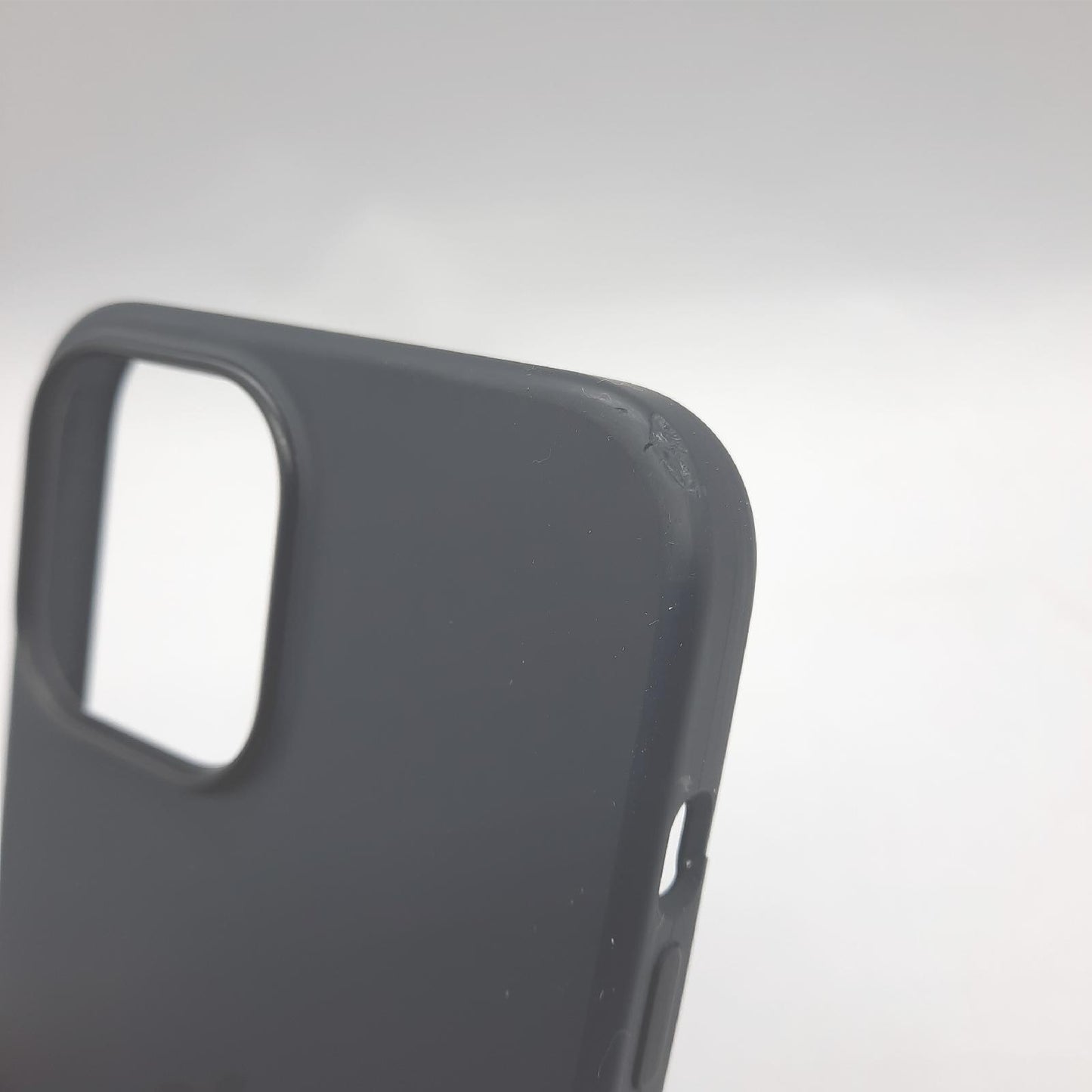 Apple iPhone Silikonhülle Handy Zubehör 13 Pro Max MagSafe kompatibel kabellos laden Schutz