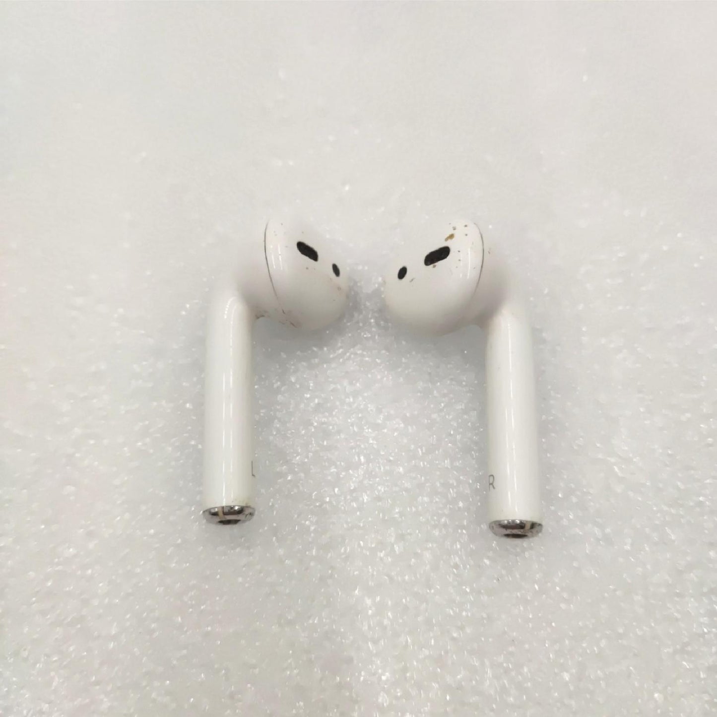 Apple AirPods mit kabelgebundenem Ladecase 2 Generation defekt siehe Bilder