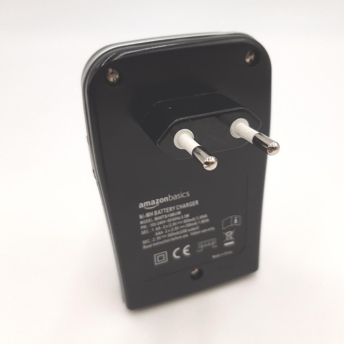 Amazon Basics Batterieladegerät Elektronik Zubehör Modell Schwarz Akkus laden leicht gemacht