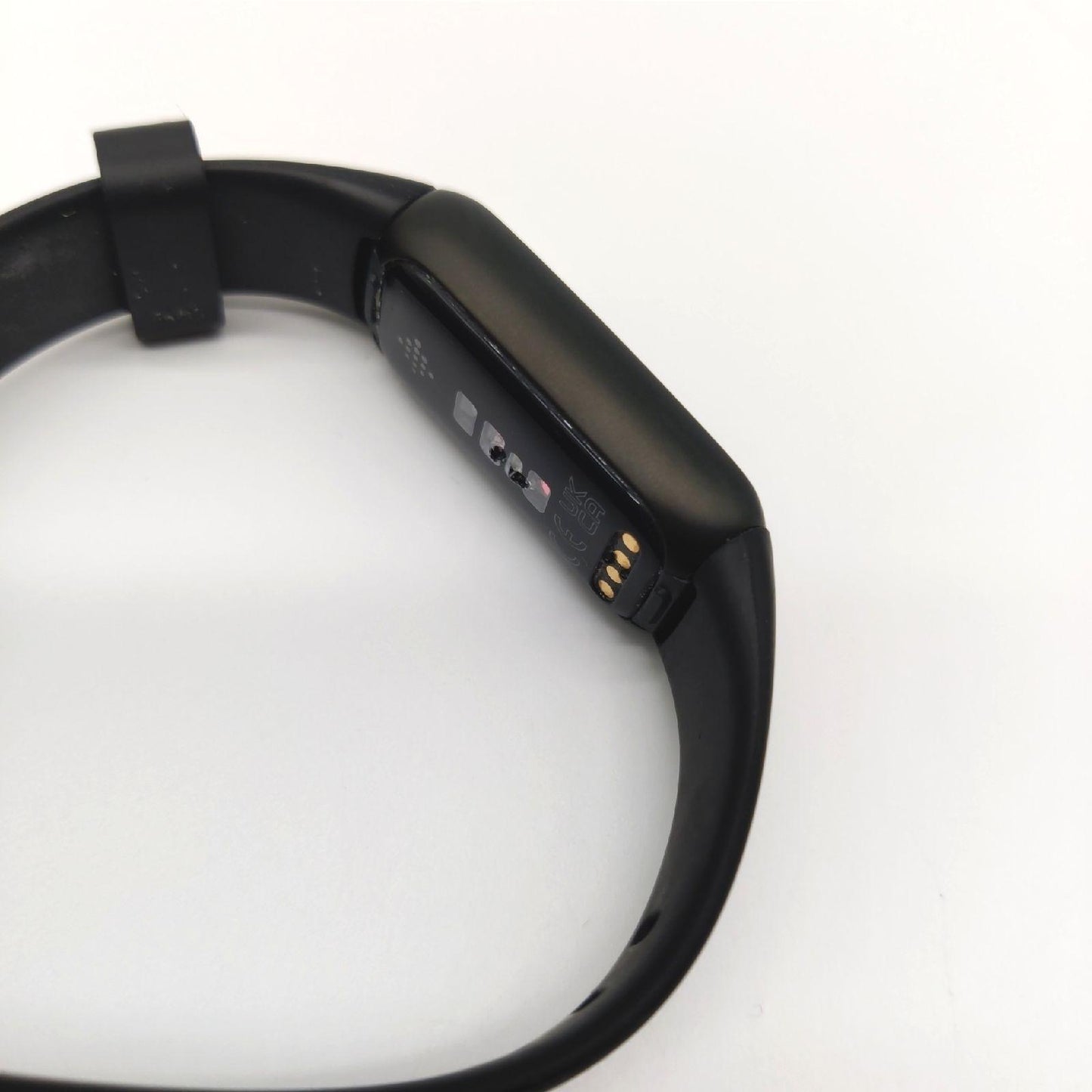 Fitbit Luxe Gesundheits Fitness Tracker 6 Monate Premium Akku Rückseite Beschädigt