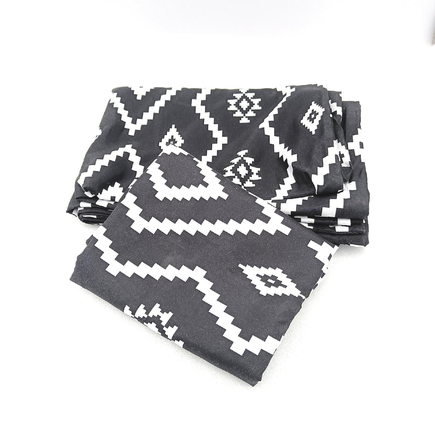 Amazon Basics Bettwäsche Set Heimtextilien 140 x 200 cm Schwarz Aztekische Muster Komfort