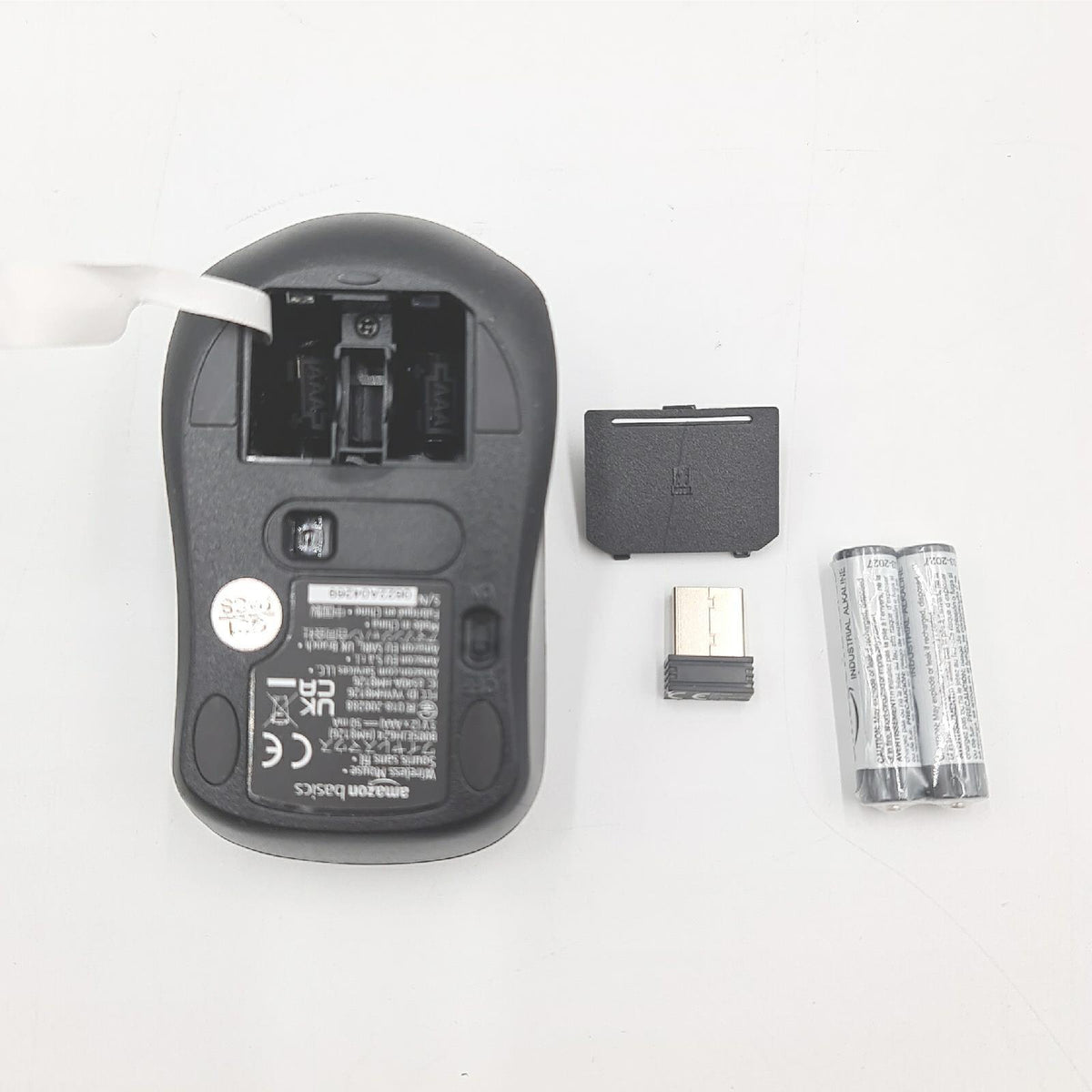 Amazon Basics kabellose Maus Computerzubehör USB Nano Empfänger Schwarz komfortabel ergonomisch