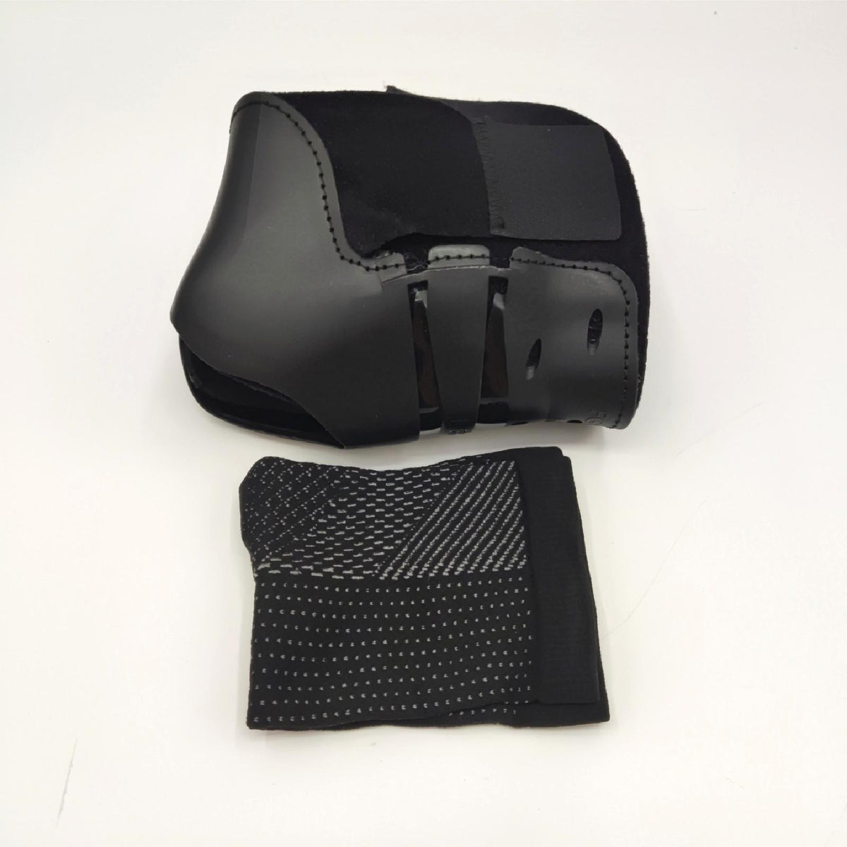 AIOUTGOGO Sprunggelenkbandage Knöchelbandage mit Klettverschluss Einstellbares Bandage Fußgelenk mit PE Board Stark Stabilisierung Fussbandagen Sprunggelenk für Damen & Herren für Rechten Fuß M