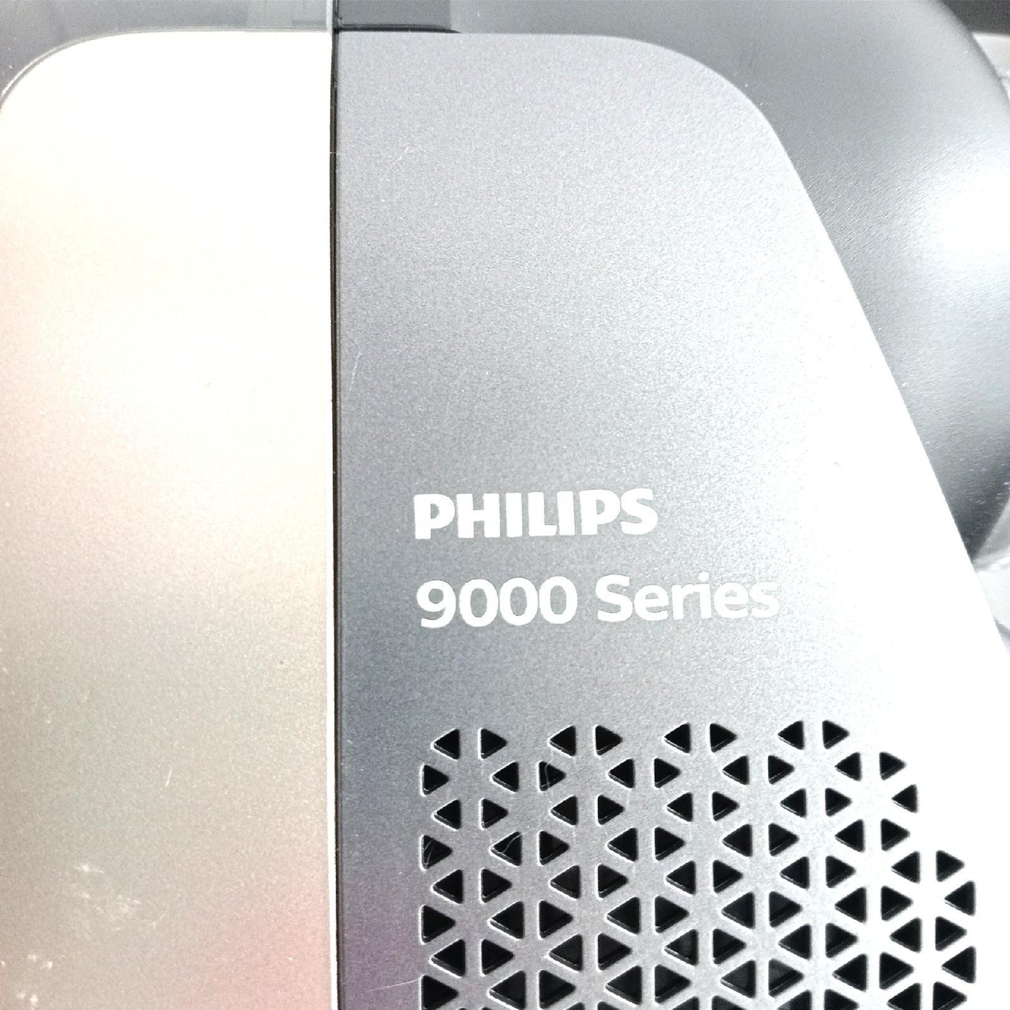 Philips 9000 Series AquaTrio Schnurloser Nass und Trockensauger ohne