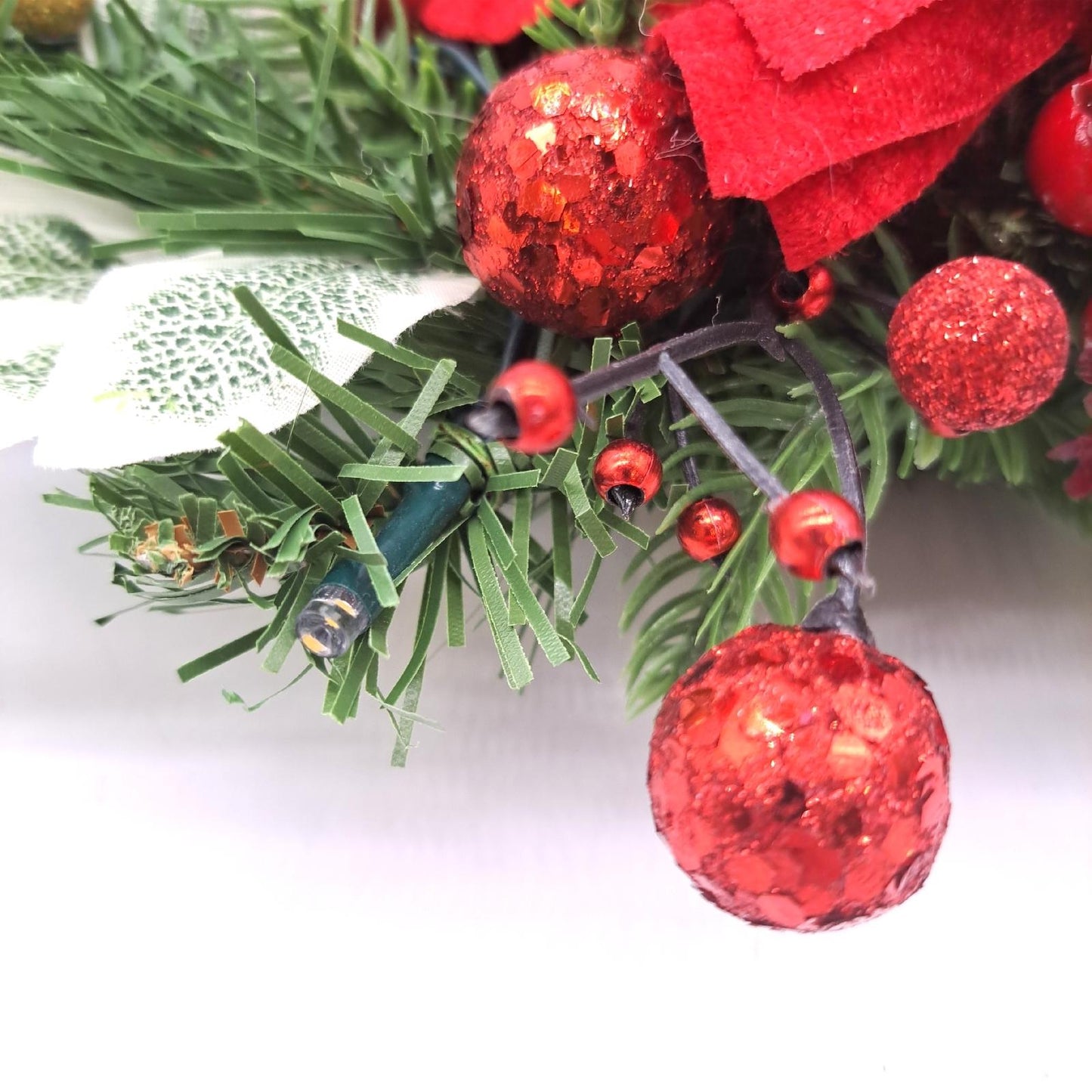 Dekorierter Weihnachtskranz Adventsschmuck Türdekoration Poinsettia Beeren Zap