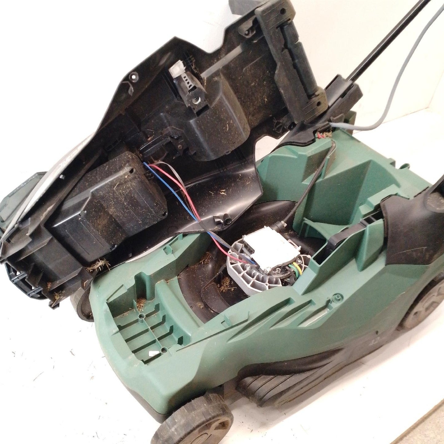 Bosch Akku Rasenmäher AdvancedRotak 36 Volt 40 cm starke Gebrauchsspuren