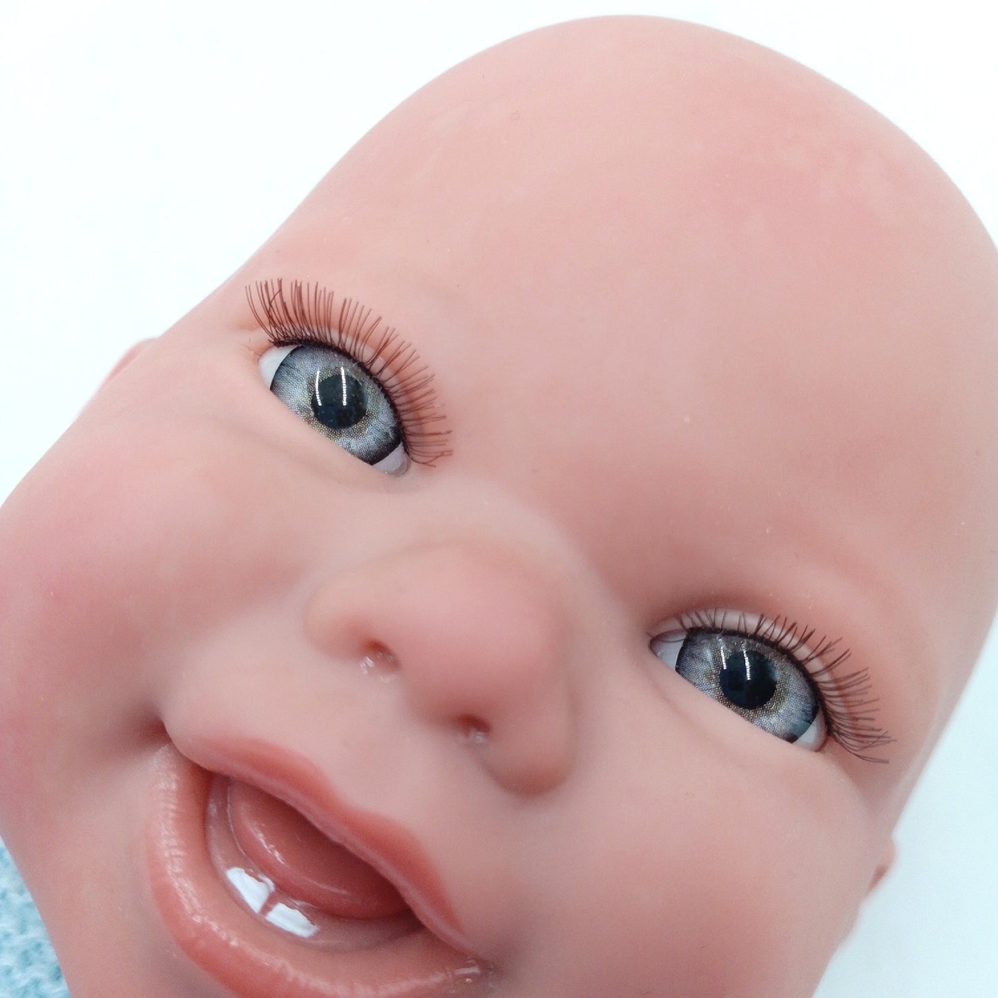 Arias Rebornpuppe Babys Puppe 40 cm blau weiß gestreifte Kleidung passende De