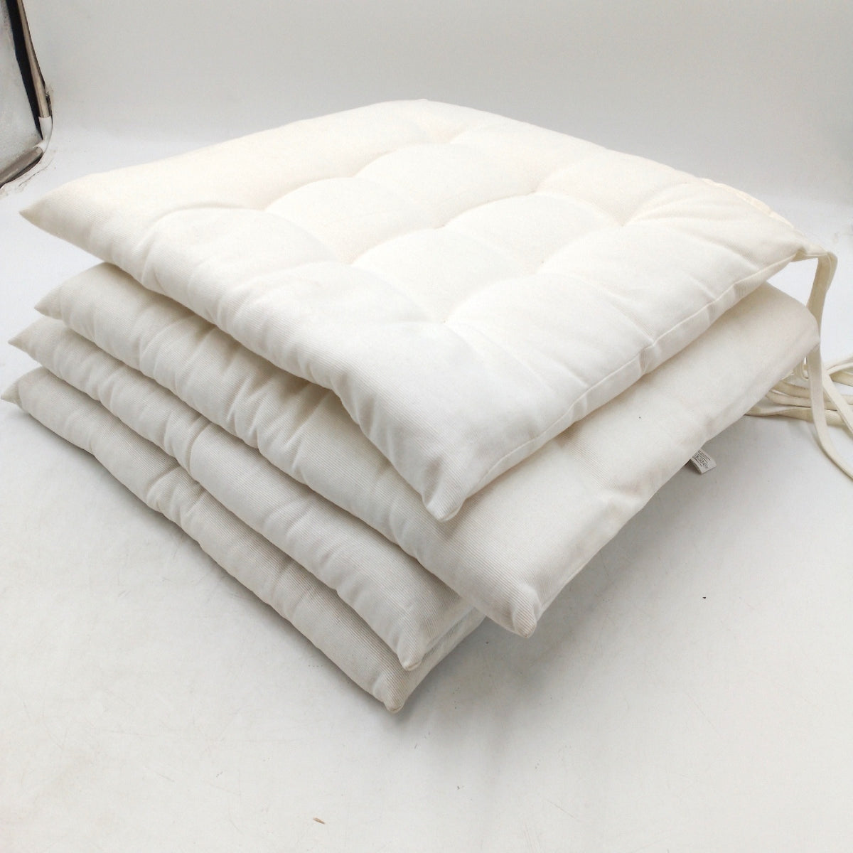 Brandsseller 4er Set Sitzkissen 40x40x5 cm Stuhlkissenmatte mit Haltebändern gesteppt Weiß