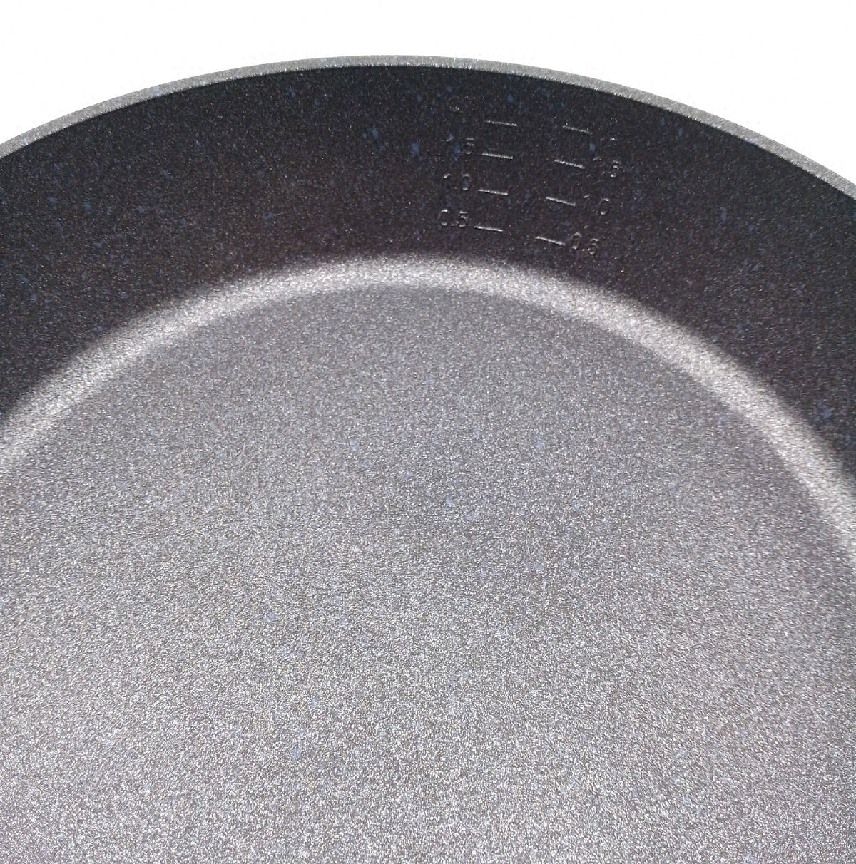 Fissler Adamant Comfort Aluminium Pfanne 26 cm Delle am Rand ungenutzt Boden