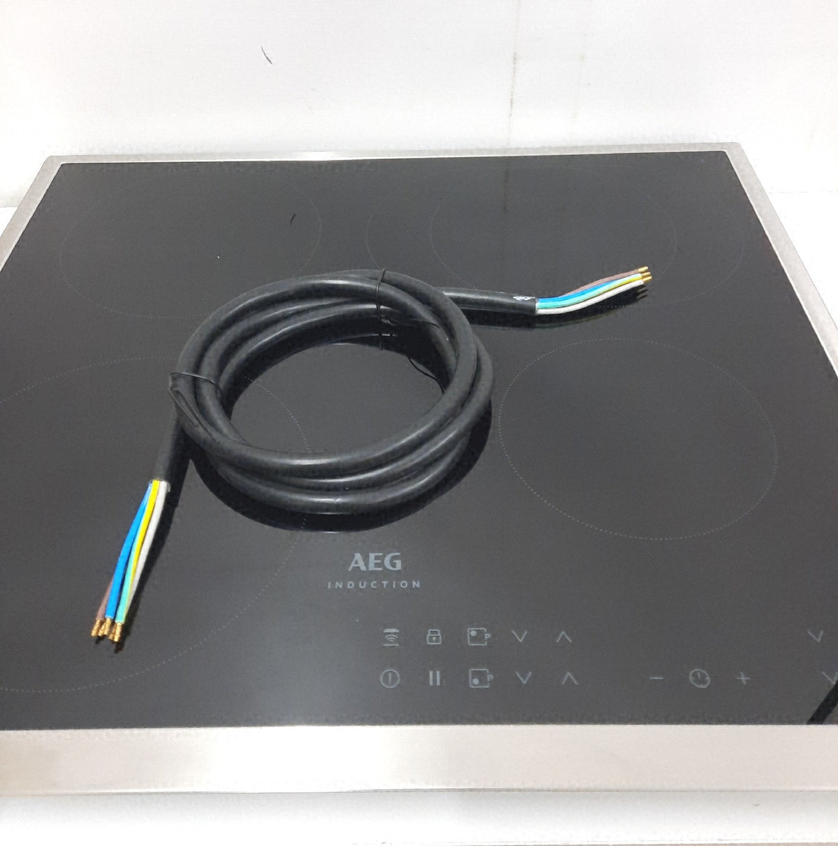 AEG IKB6431AXB Kochfeld Autark Induktion Hob2Hood 60 cm Edelstahlrahmen Ecken leicht verbogen