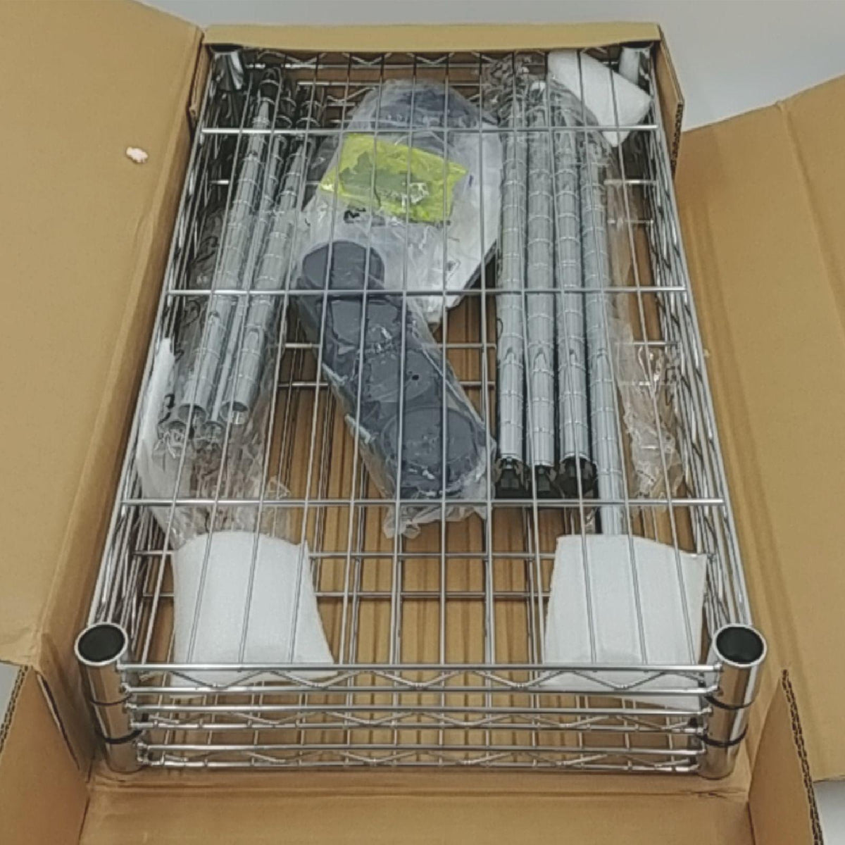 Amazon Basics 3er Regal auf Rollen Chrom schmal Stauraum 3 höhenverstellbare Böden 340 kg Tragkraft