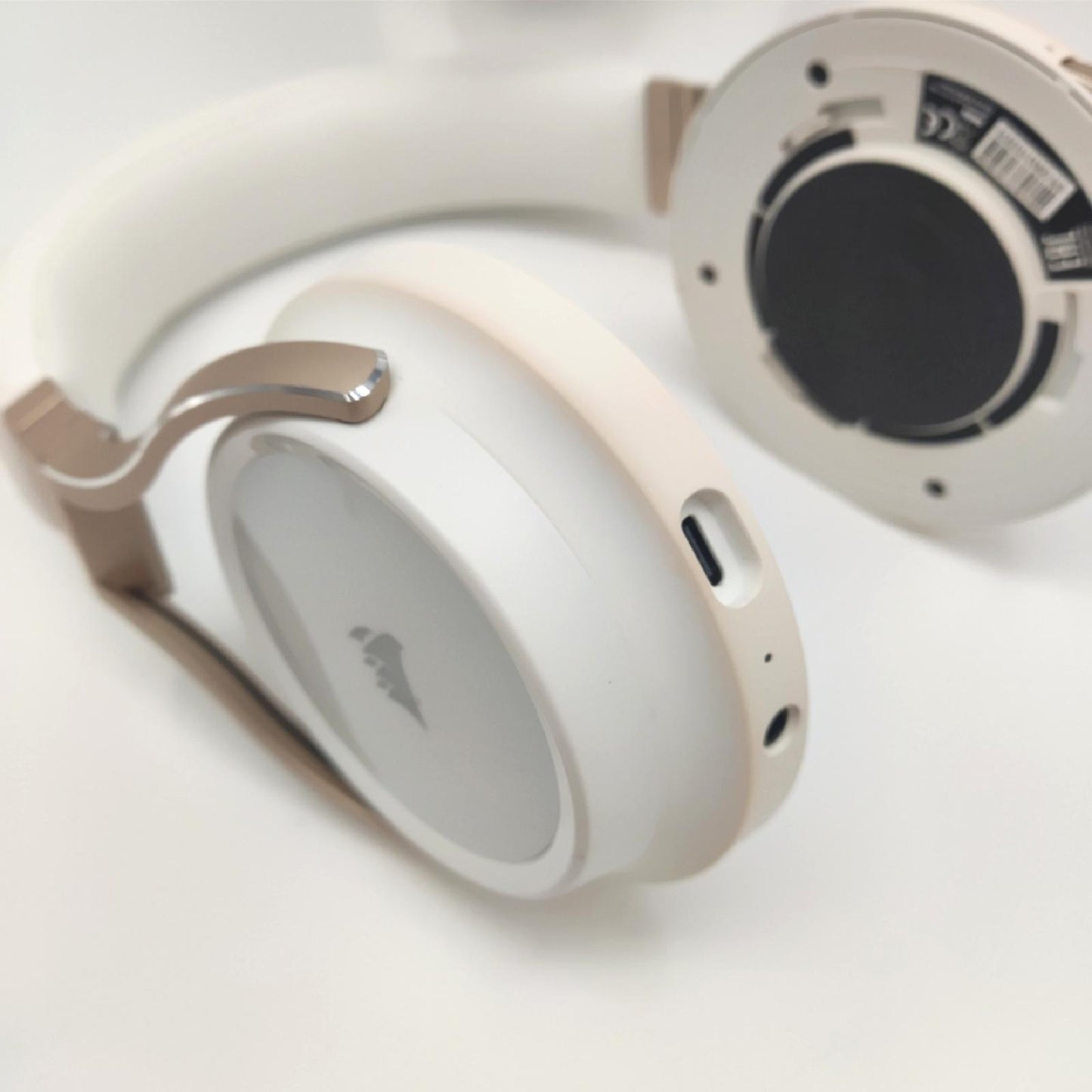 Corsair Virtuoso RGB Wireless HiFi Gaming Headset Perlmutt ohne Ohrpolster leichte Gebrauch