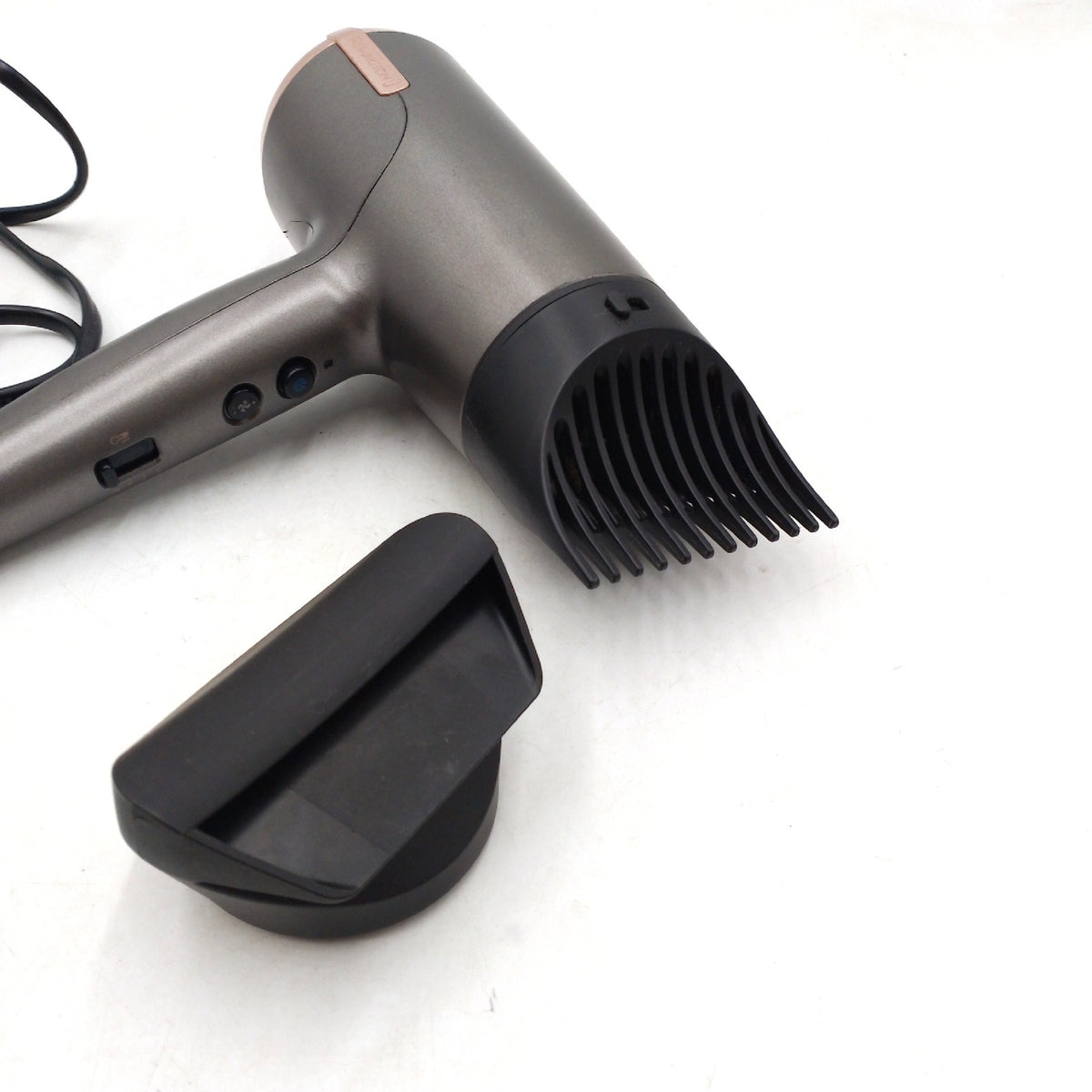 Remington ONE Haartrockner Ionen 120 kmh Gehaeuse gebrochen Def