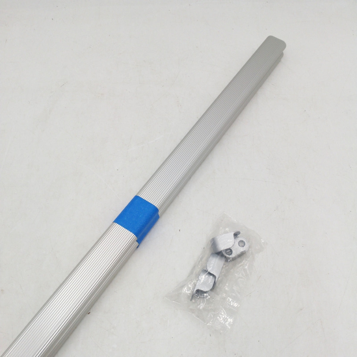 EMUCA 7070362 Kleiderstangen-Set, Aluminium und Zamak, metallisierte Halterung