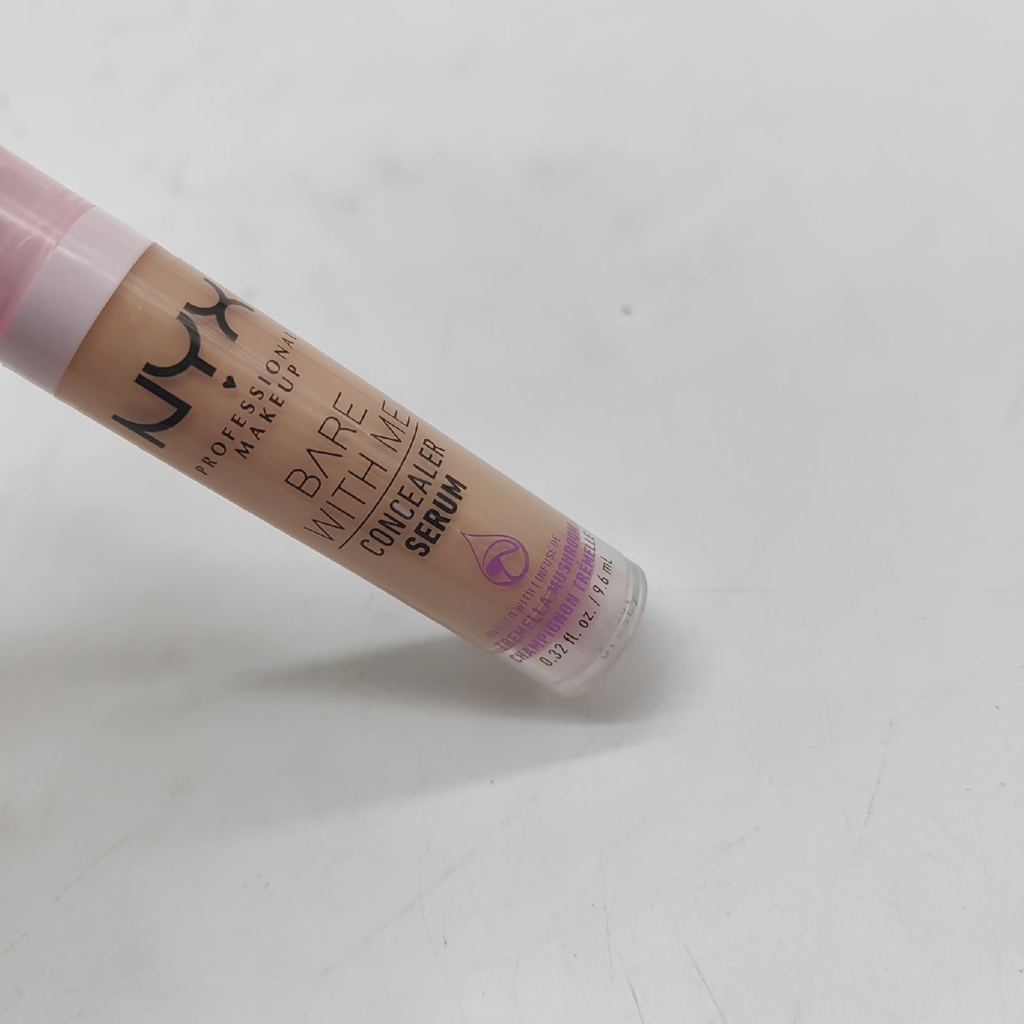 NYX Professional Makeup Bare With Me Serum-Korrekturstift Natürliche Abdeckung, mittlere Deckkraft