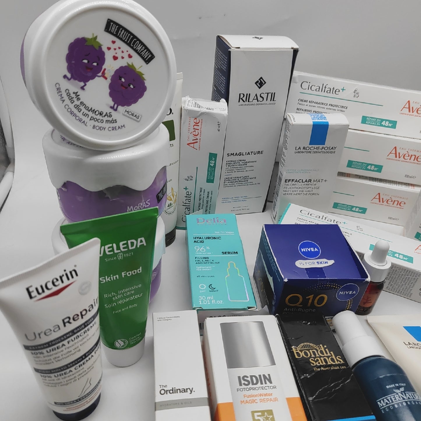 Creme Körperlotion Drogerie Beauty Eucerin Loreal geöffnet