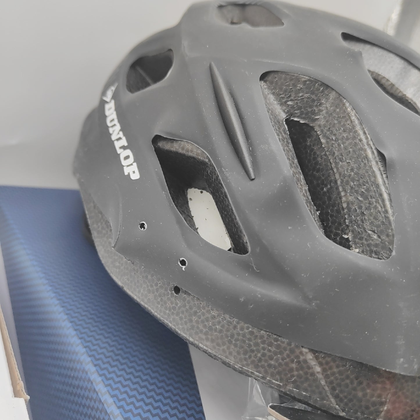 Helme Kopfschutz verschieden MArken Radhelme Fahrraadhelme Schäden