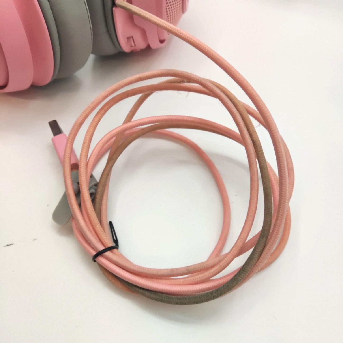 Razer Kraken Kitty Edition Gaming Headset stark verschmutzt Schwarzes Katzenohr-Design