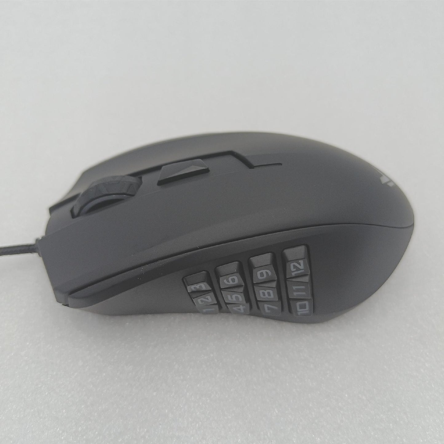 Amazon Basics Gaming Maus Computerzubehör Modell mit 12000 dpi Präzision Steuerung für Gamer