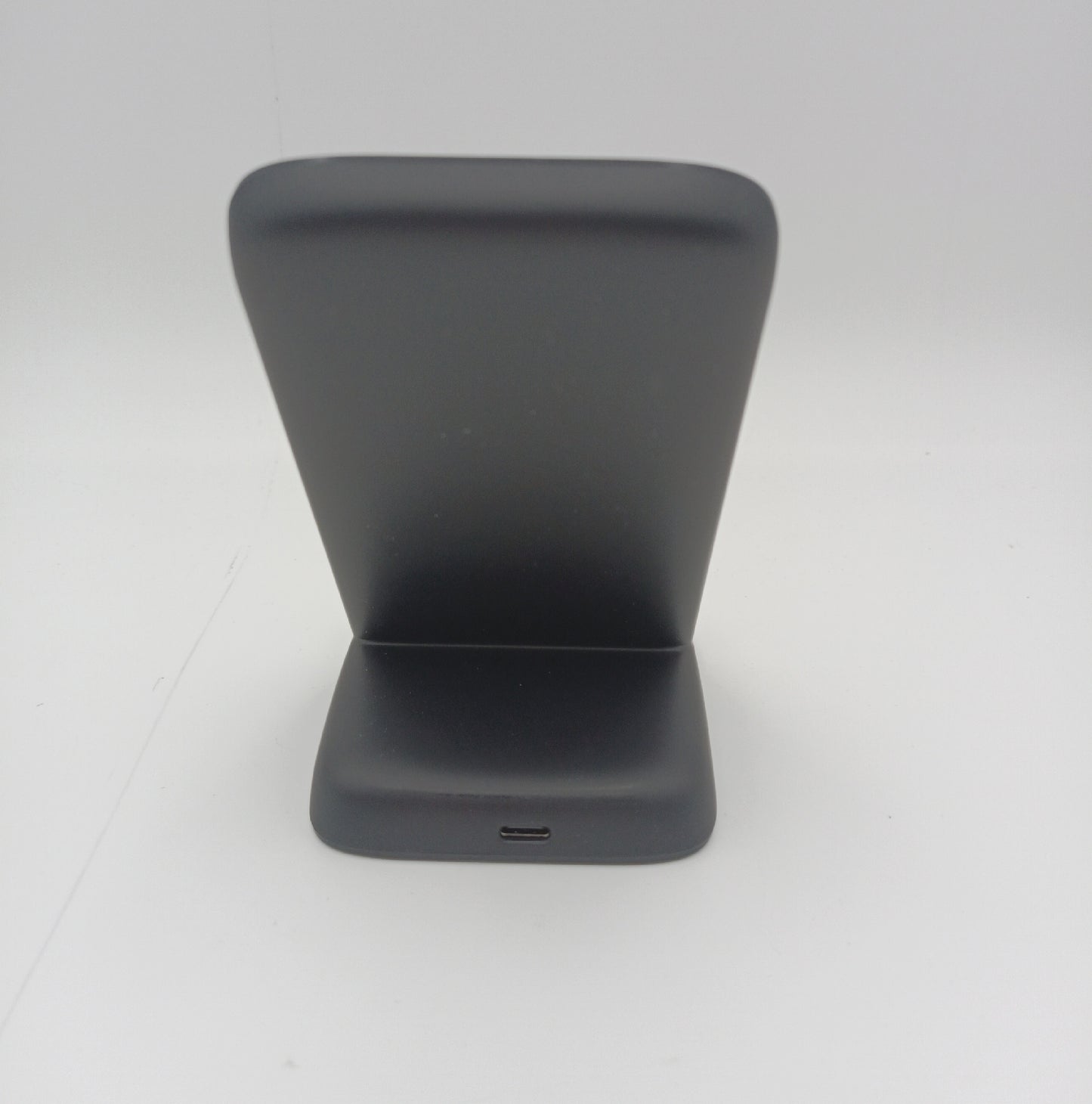 Amazon Basics Qi Ladestation Wireless Charger 10 Watt Schnellladen für Smartphones und Tablets
