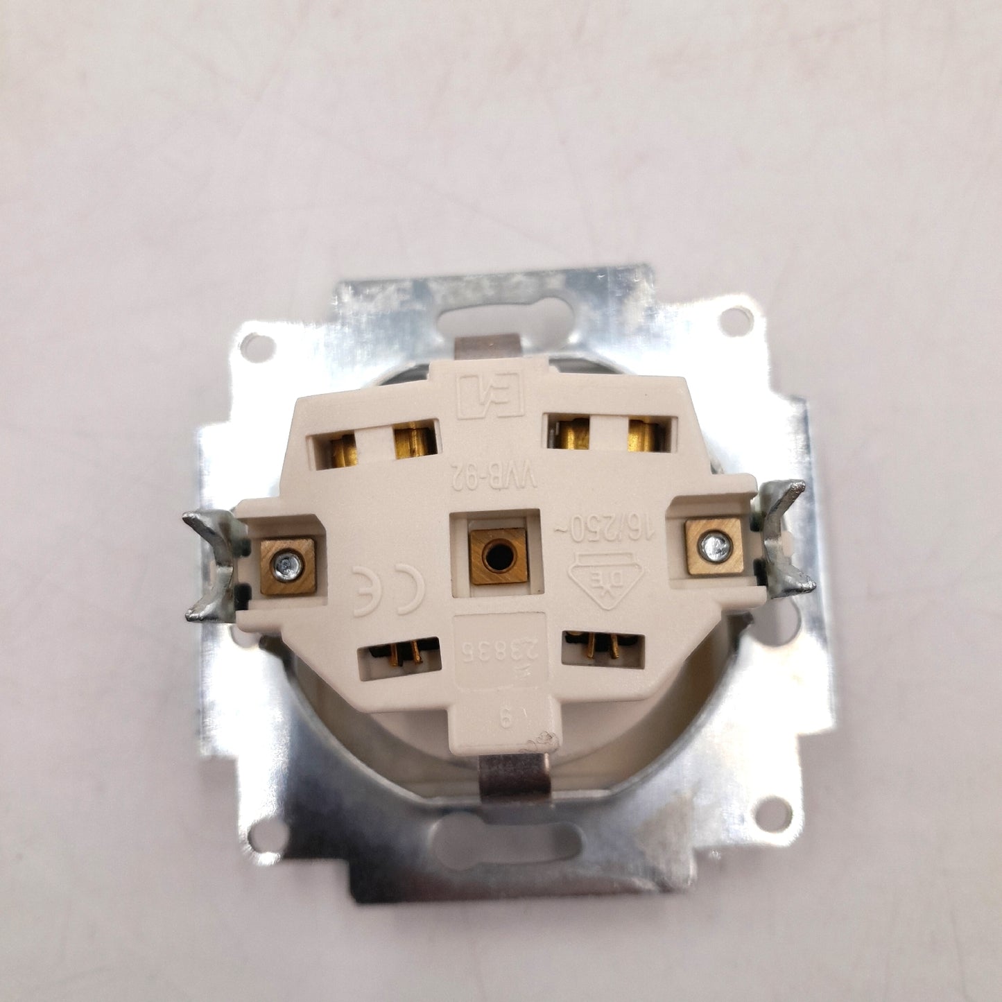 Voltomat Steckdose Elektroinstallation Schuko ART Silber Kunststoff IP20 Sicherheit