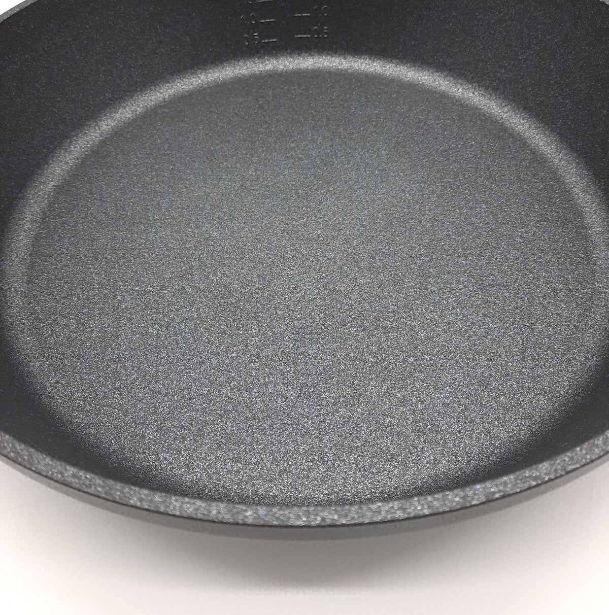 Fissler Adamant Comfort Aluminium Pfanne versiegelt 28 cm leicht unrund