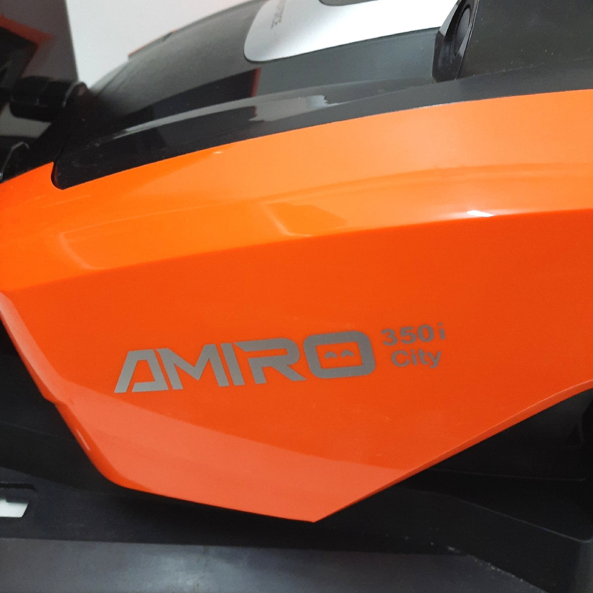 YardForce Mähroboter Rasenpflege Amiro 350i automatische Gartenpflege einfach effizient