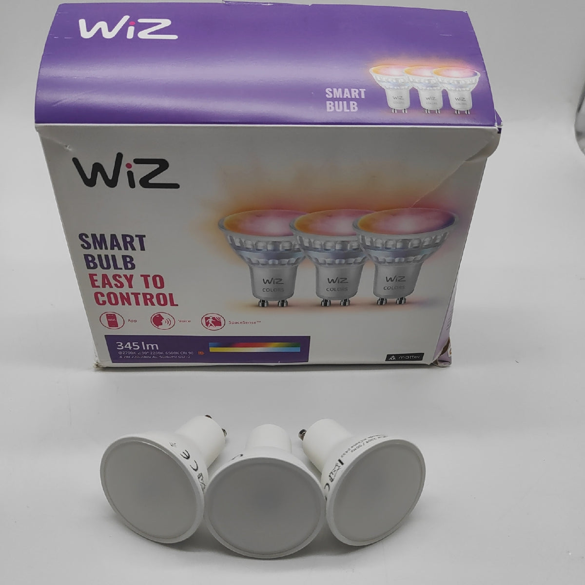 WiZ GU10 smarte LED Lampe, Glas, 3er-Pack - 50W, mit 16 Mio. Farben + Weißschattierungen, WLAN/Bluetooth, Sprach- / App-Steuerung, funktioniert mit Google Home, Alexa und HomeKit
