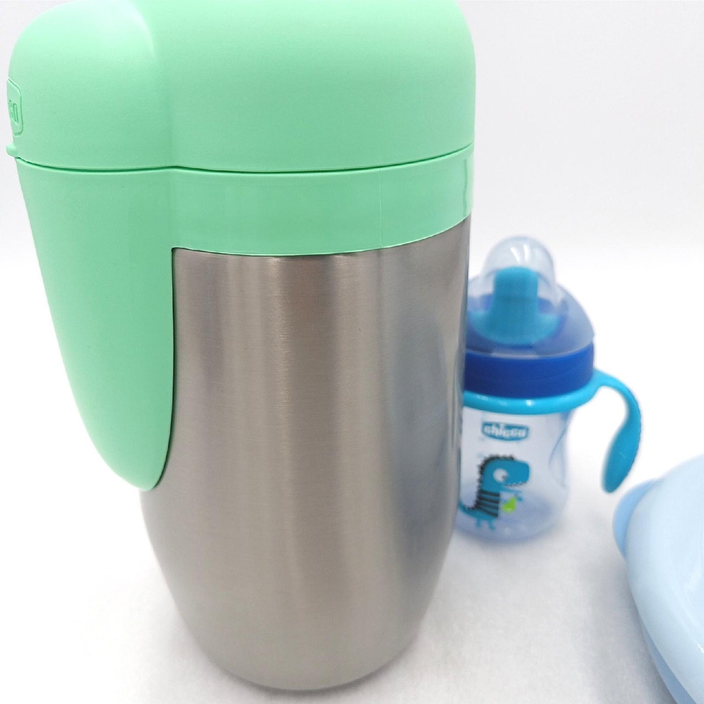 Chicco Baby Geschirr Set, Baby Geschirrset für Essen und Babynahrung, bestehend aus Tasse Training Cup, Erster Löffel, Teller, Babynahrung Teller und thermischer Speisenhalter, 6 M +, Blau
