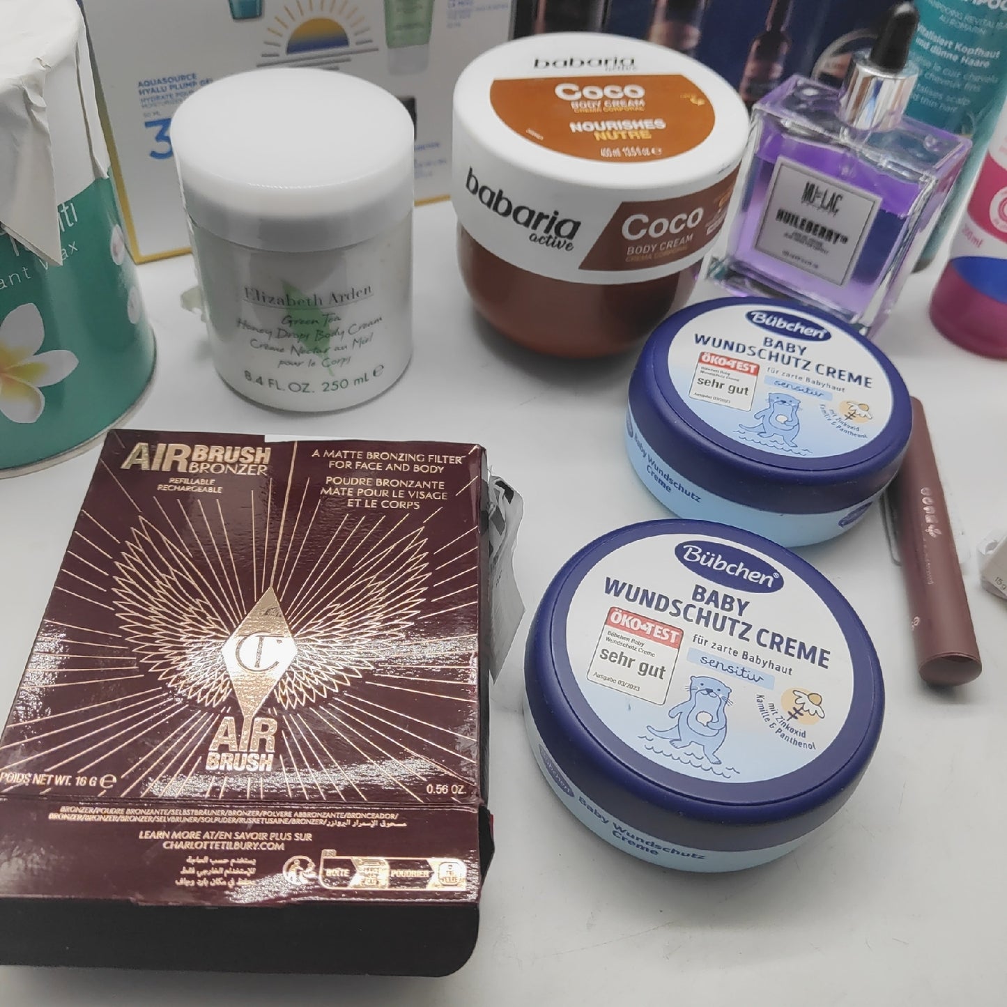 Drogerie Creme Beauty Tuben geöffnete Kosmetik