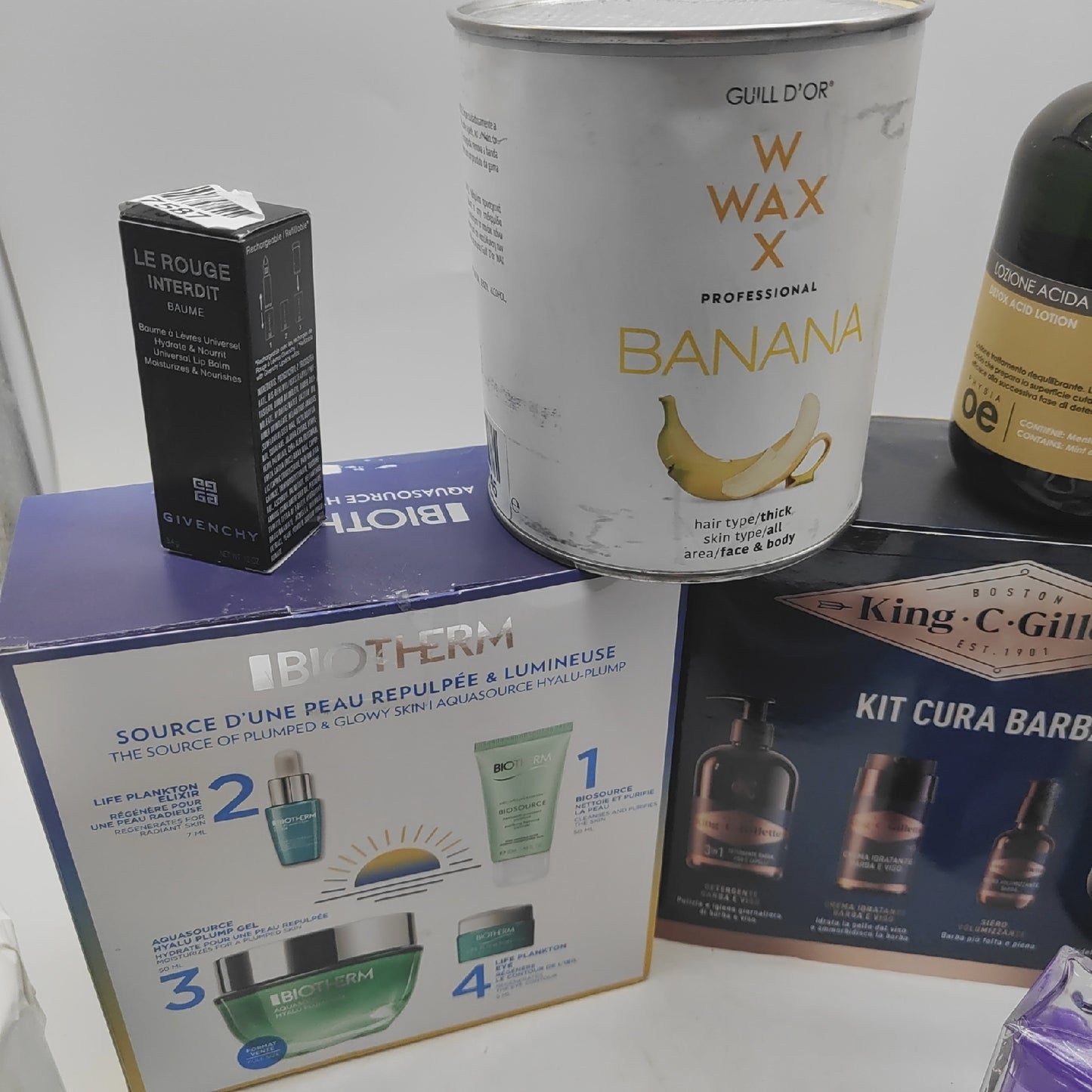 Drogerie Creme Beauty Tuben geöffnete Kosmetik