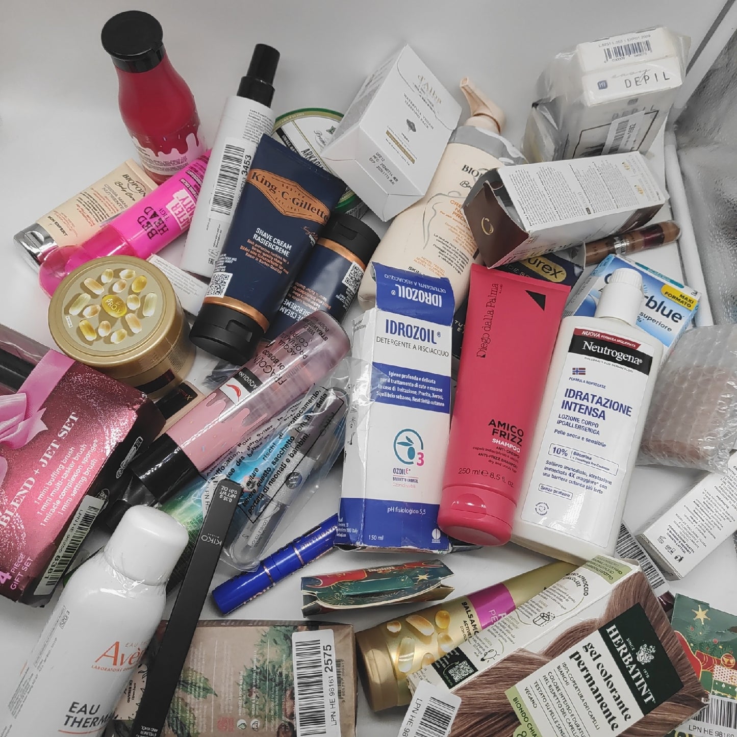 Creme Bodylotion Drogerie Haarspray Shampoo Spülung After Shave Makeup Parfüm Haarstyling GEÖFFNET