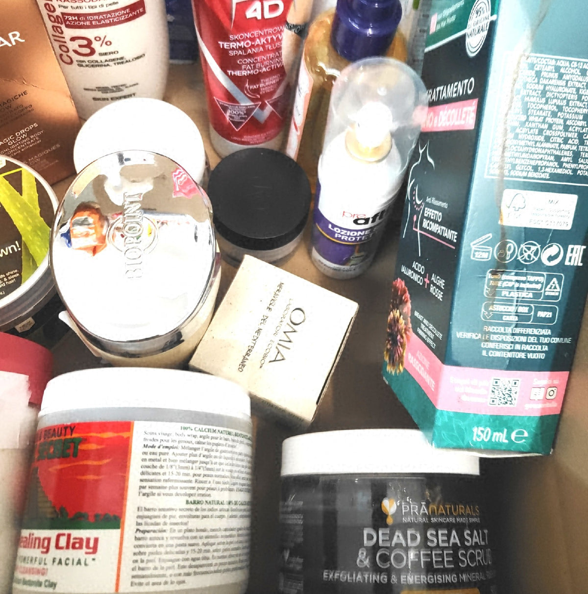 Großes Set an verschiedenen Beauty- und Pflegeprodukten