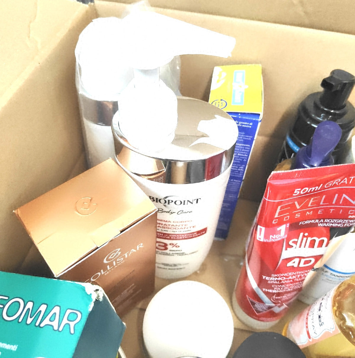 Großes Set an verschiedenen Beauty- und Pflegeprodukten