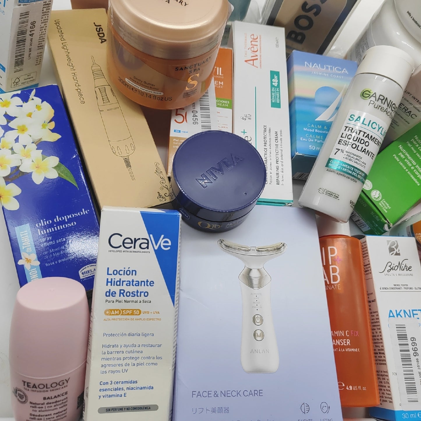 großes Paket Körperpflege Creme Gesichtscreme Pflegeinsturmente Lotion Parfüm