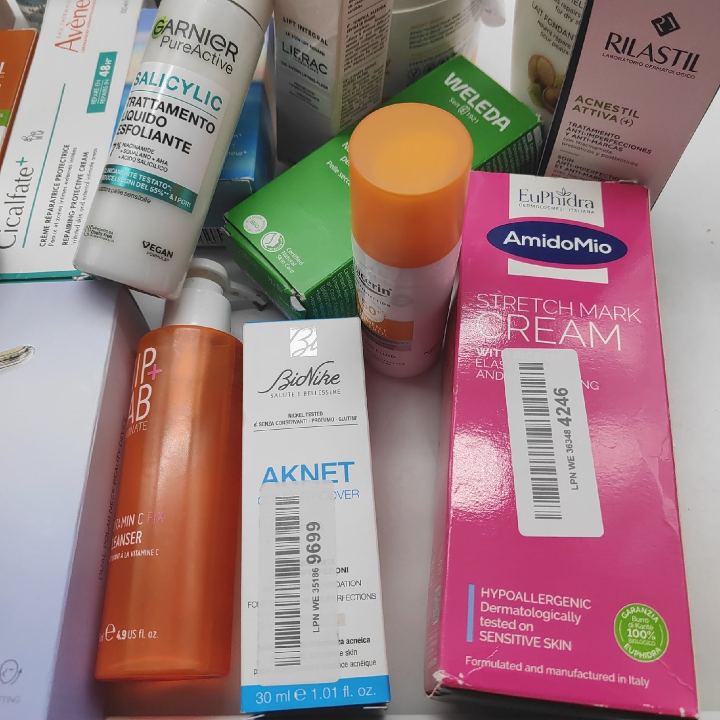 großes Paket Körperpflege Creme Gesichtscreme Pflegeinsturmente Lotion Parfüm
