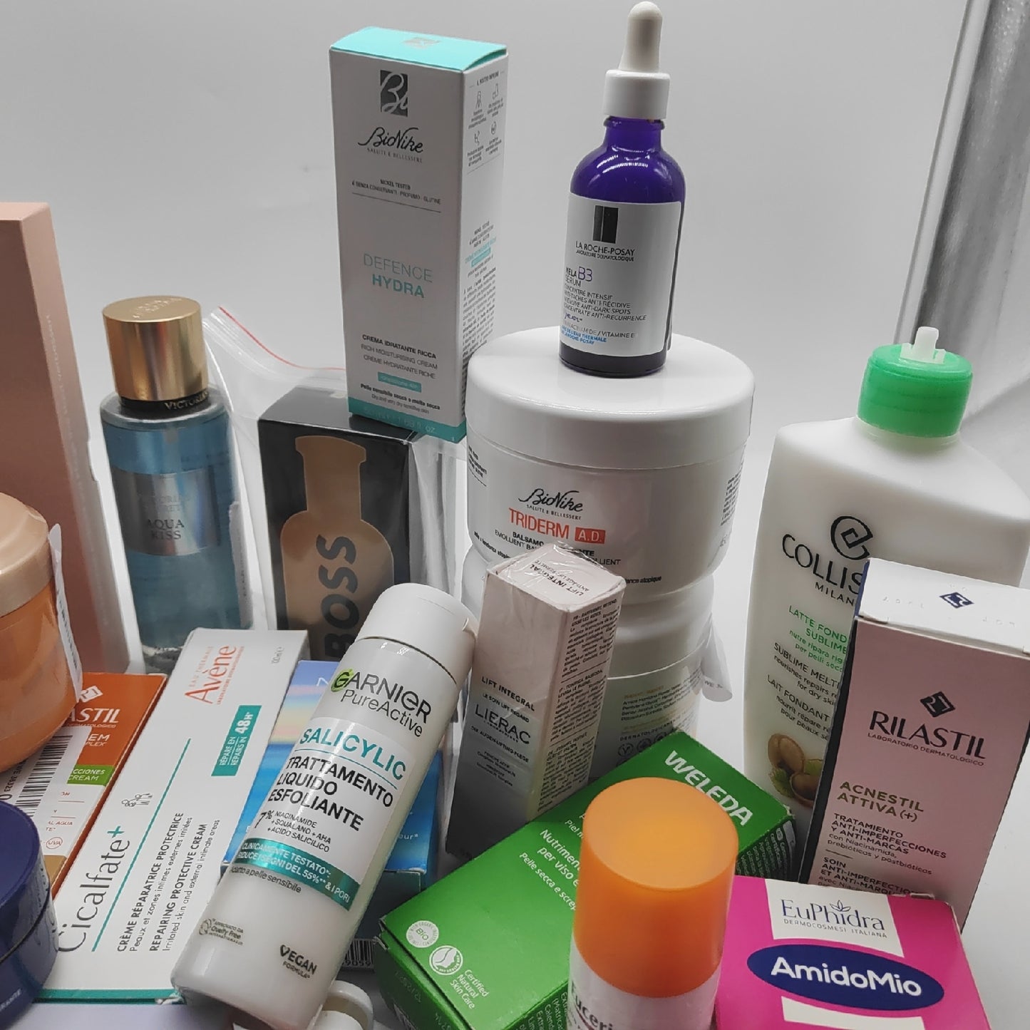 großes Paket Körperpflege Creme Gesichtscreme Pflegeinsturmente Lotion Parfüm