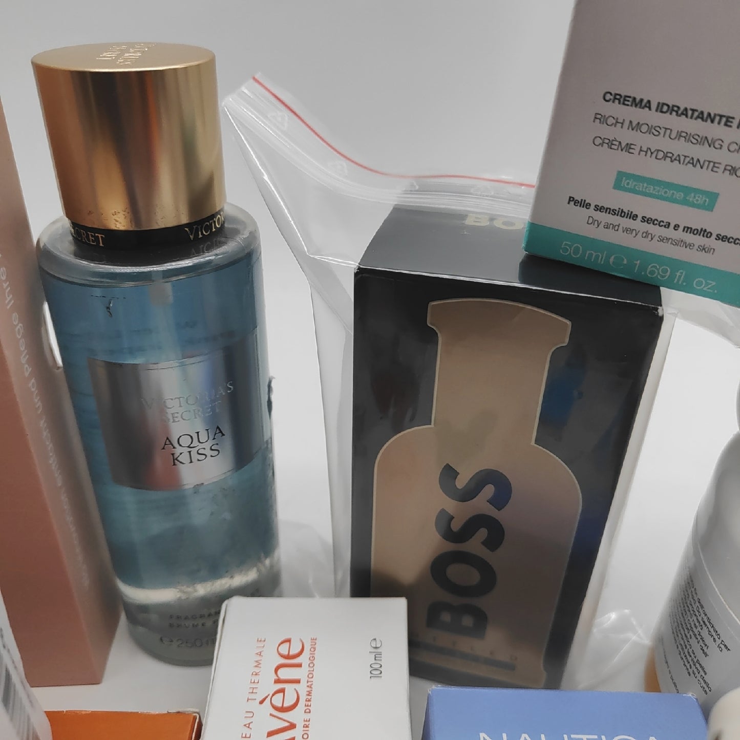 großes Paket Körperpflege Creme Gesichtscreme Pflegeinsturmente Lotion Parfüm