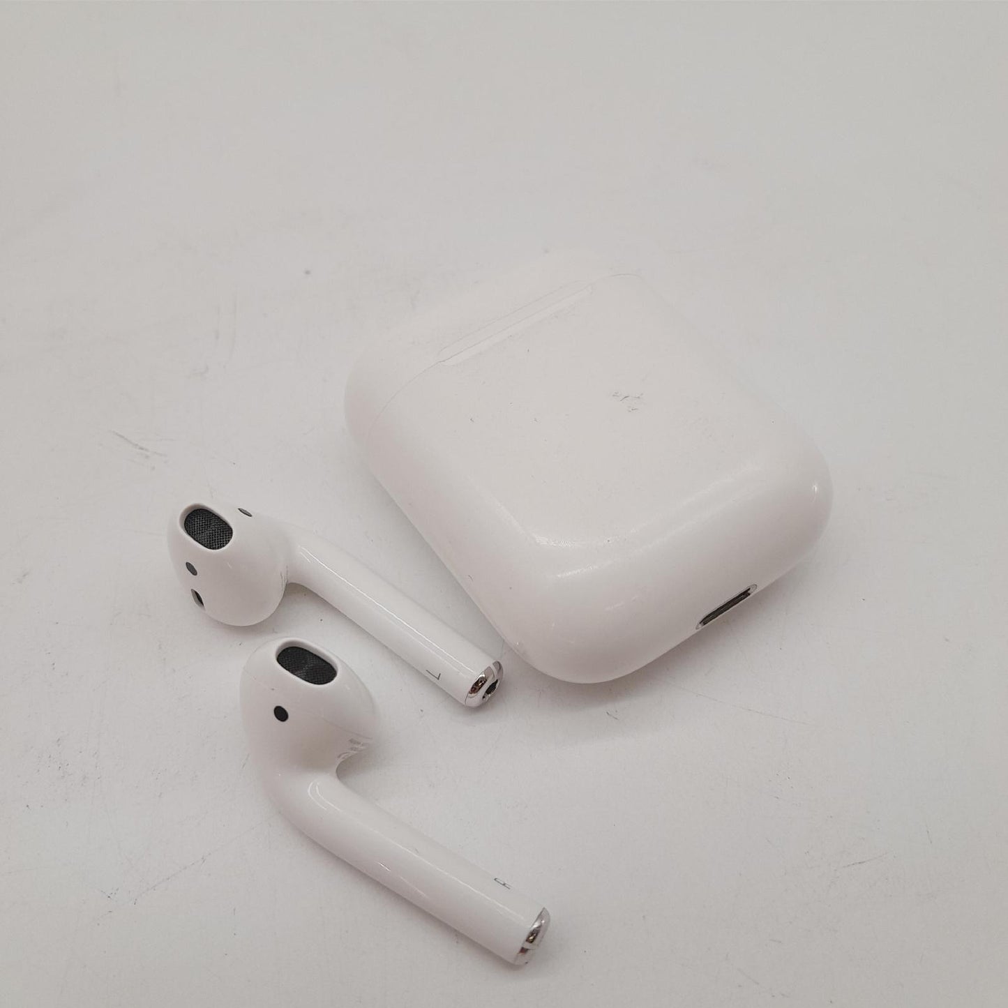 Apple Airpods Ladecase Kopfhörer Kabellos ---Technologie Hörer - Defekt
