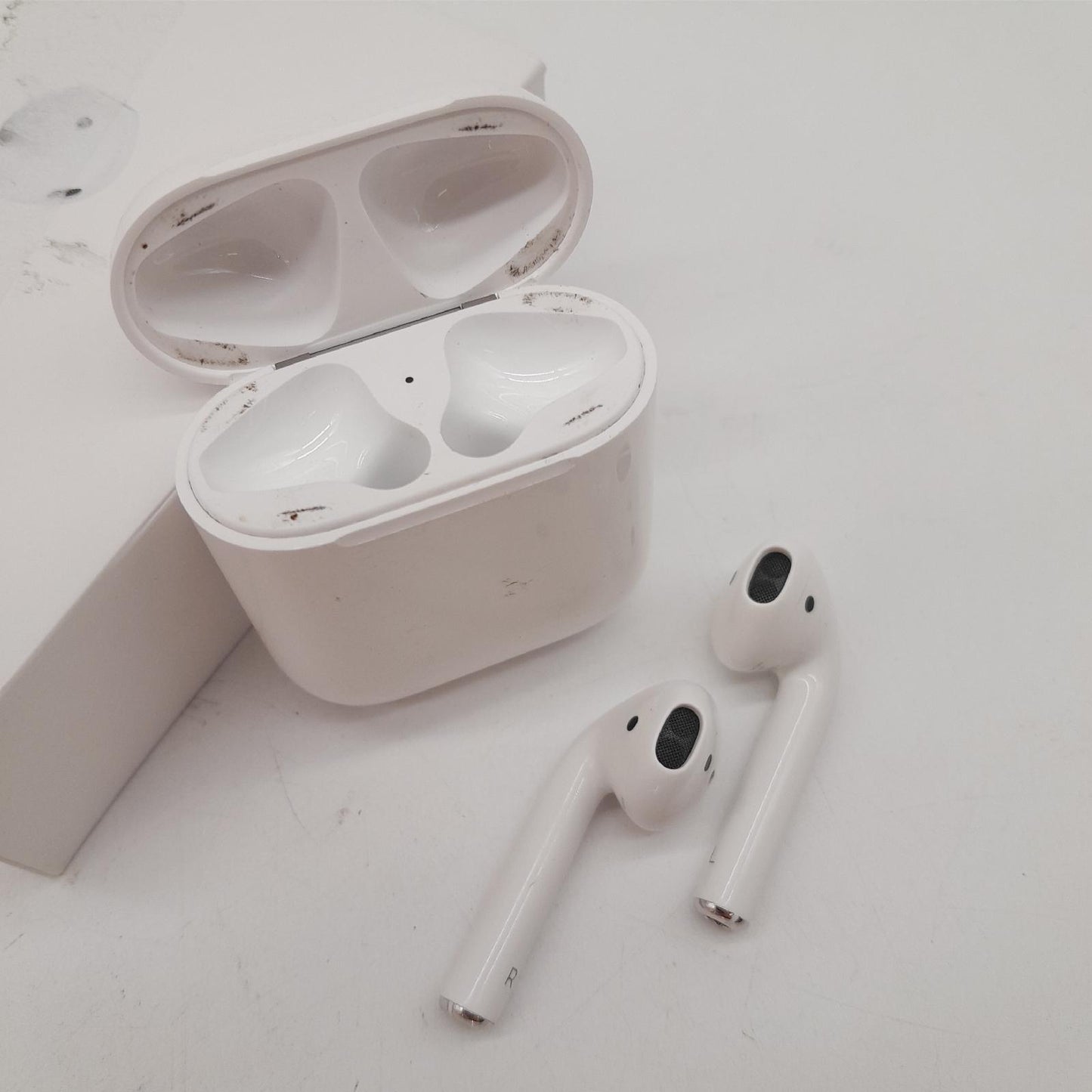 Apple Airpods Ladecase Kopfhörer Kabellos ---Technologie Hörer - Defekt