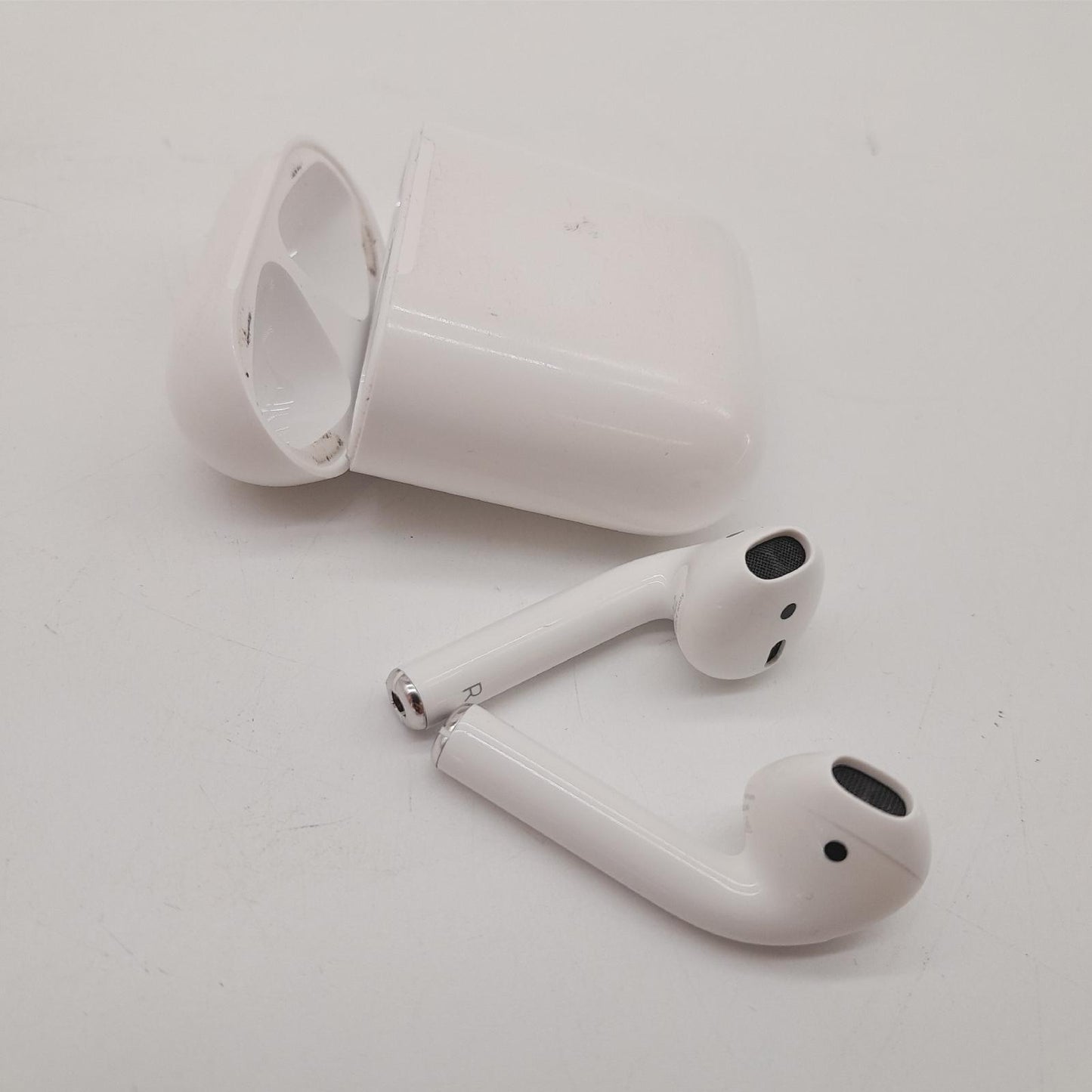 Apple Airpods Ladecase Kopfhörer Kabellos ---Technologie Hörer - Defekt