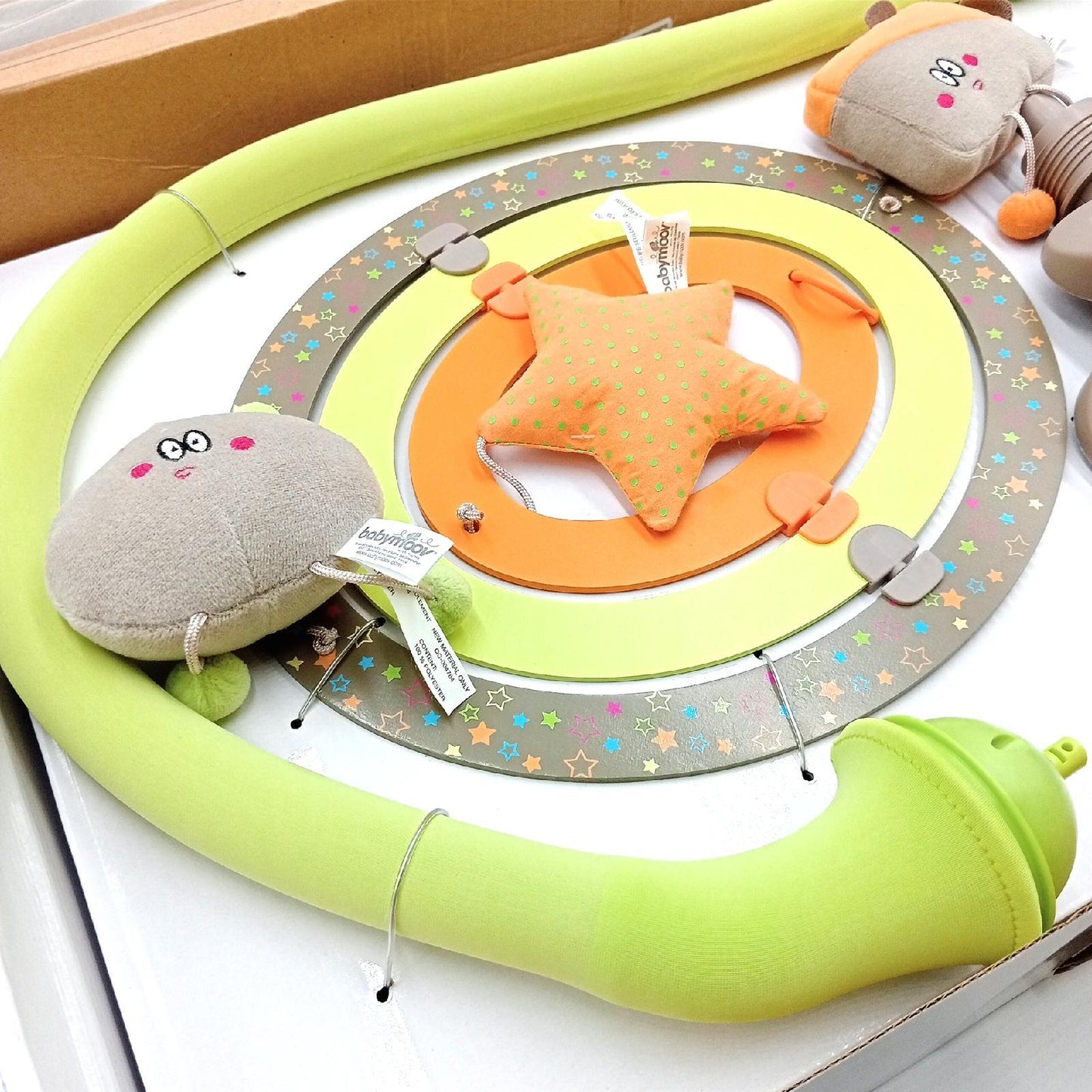 Babymoov Musikspielbogen Baby Spielzeug A033206 Mandelgrün Schlafhilfe Motorik